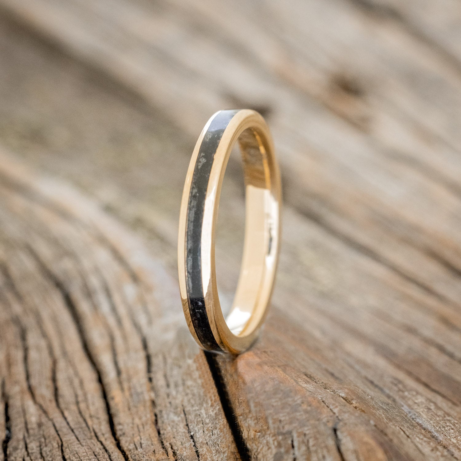 "Eterna" - women's stacking band featuring a jet stone inlay in 14K yellow gold
