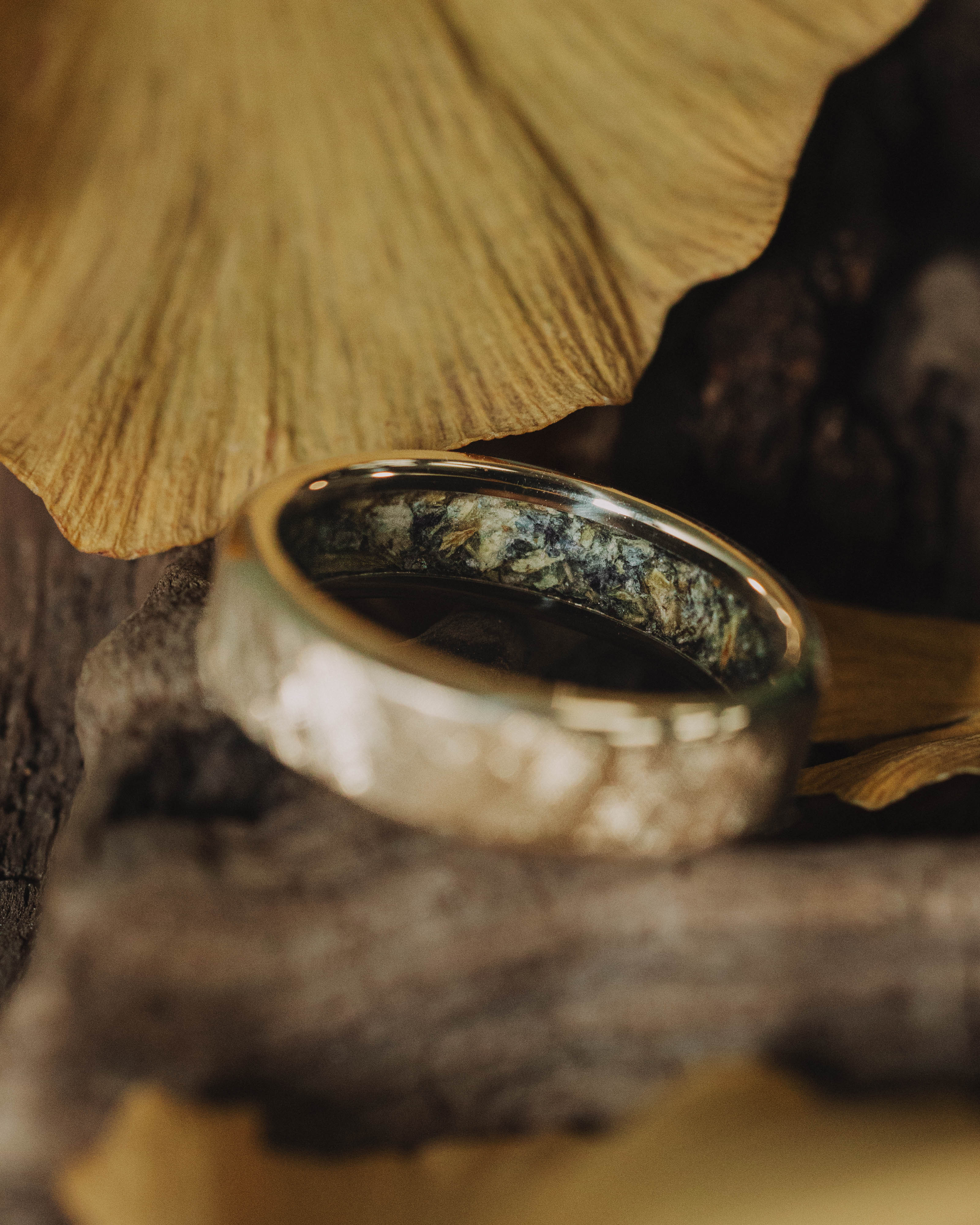 BLUEBELL LINED RING WITH A FLORENTINE FINISH-Staghead Designs