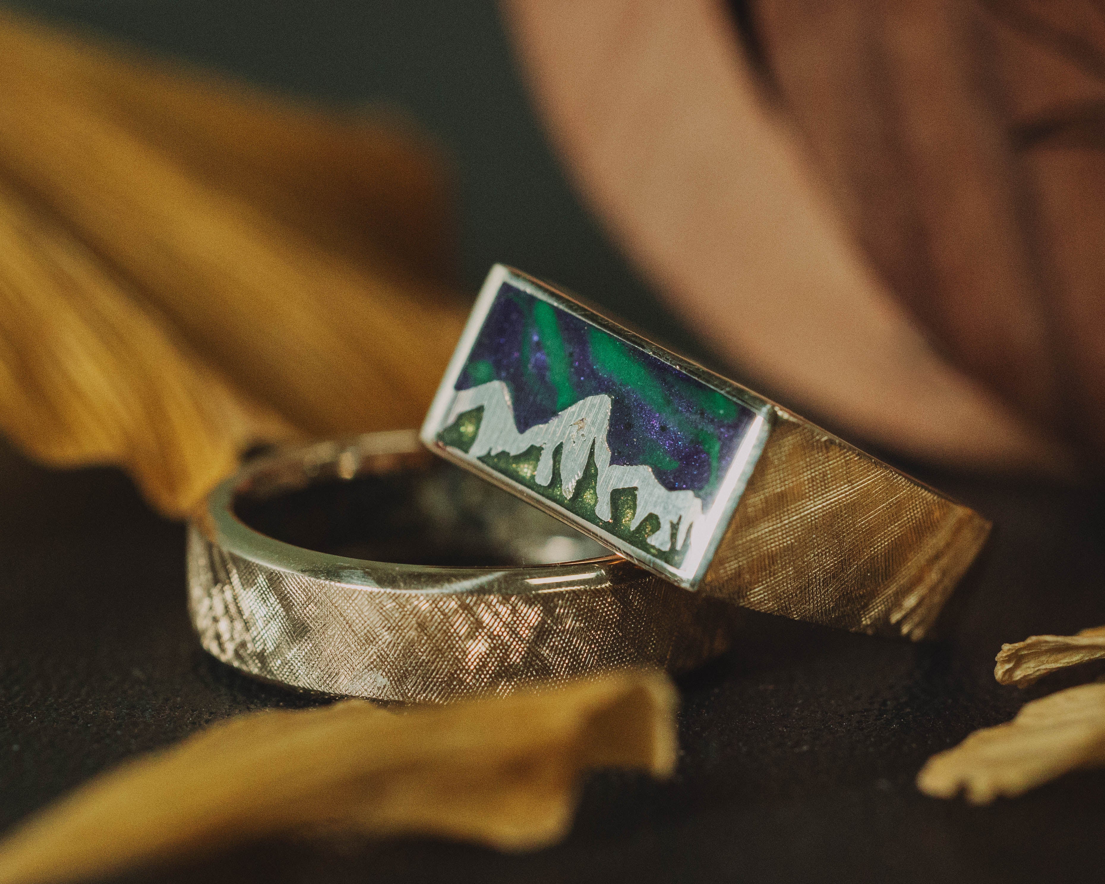 BLUEBELL LINED RING WITH A FLORENTINE FINISH-Staghead Designs