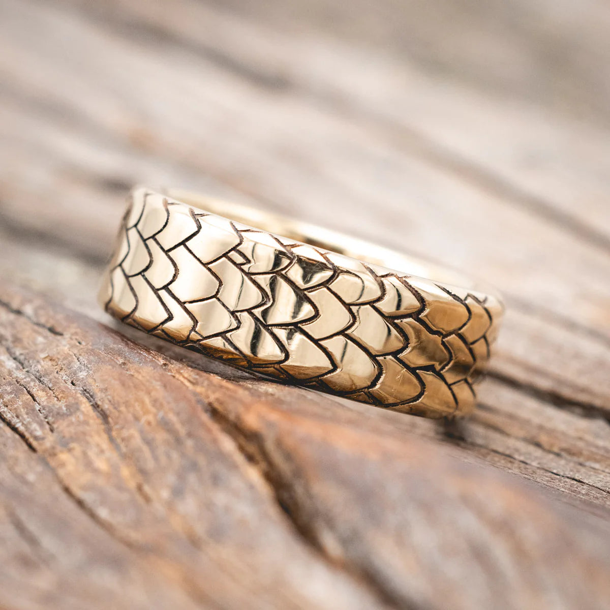 "ECHO" - DRAGON SCALE ENGRAVED WEDDING BAND WITH WHISKEY BARREL LINING - 14K YELLOW GOLD - SIZE 8 1/2-Staghead Designs