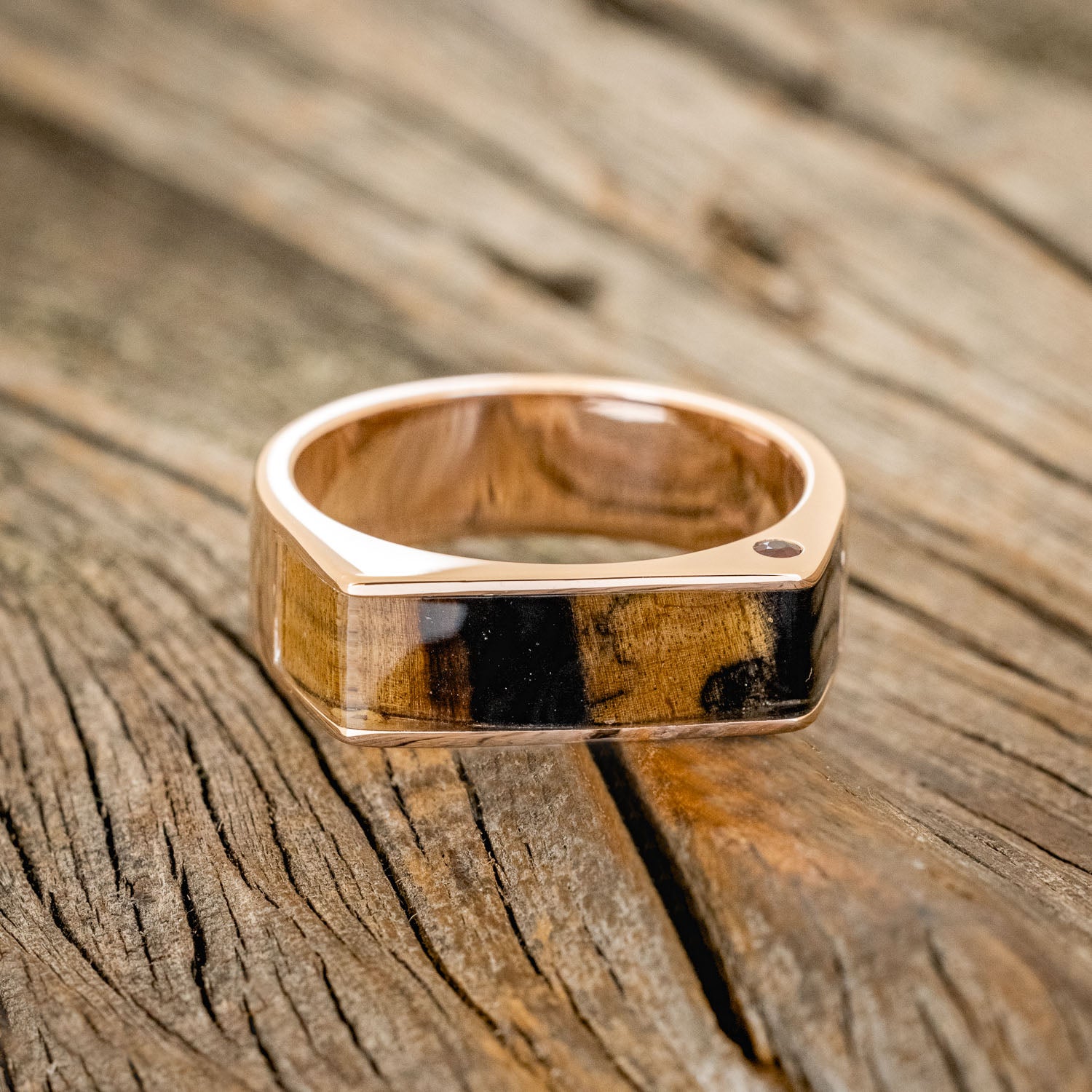 "MESA" - SINGLE CHANNEL WEDDING BAND FEATURING SPALTED MAPLE & RUBIES - SIZE 11 3/4-2