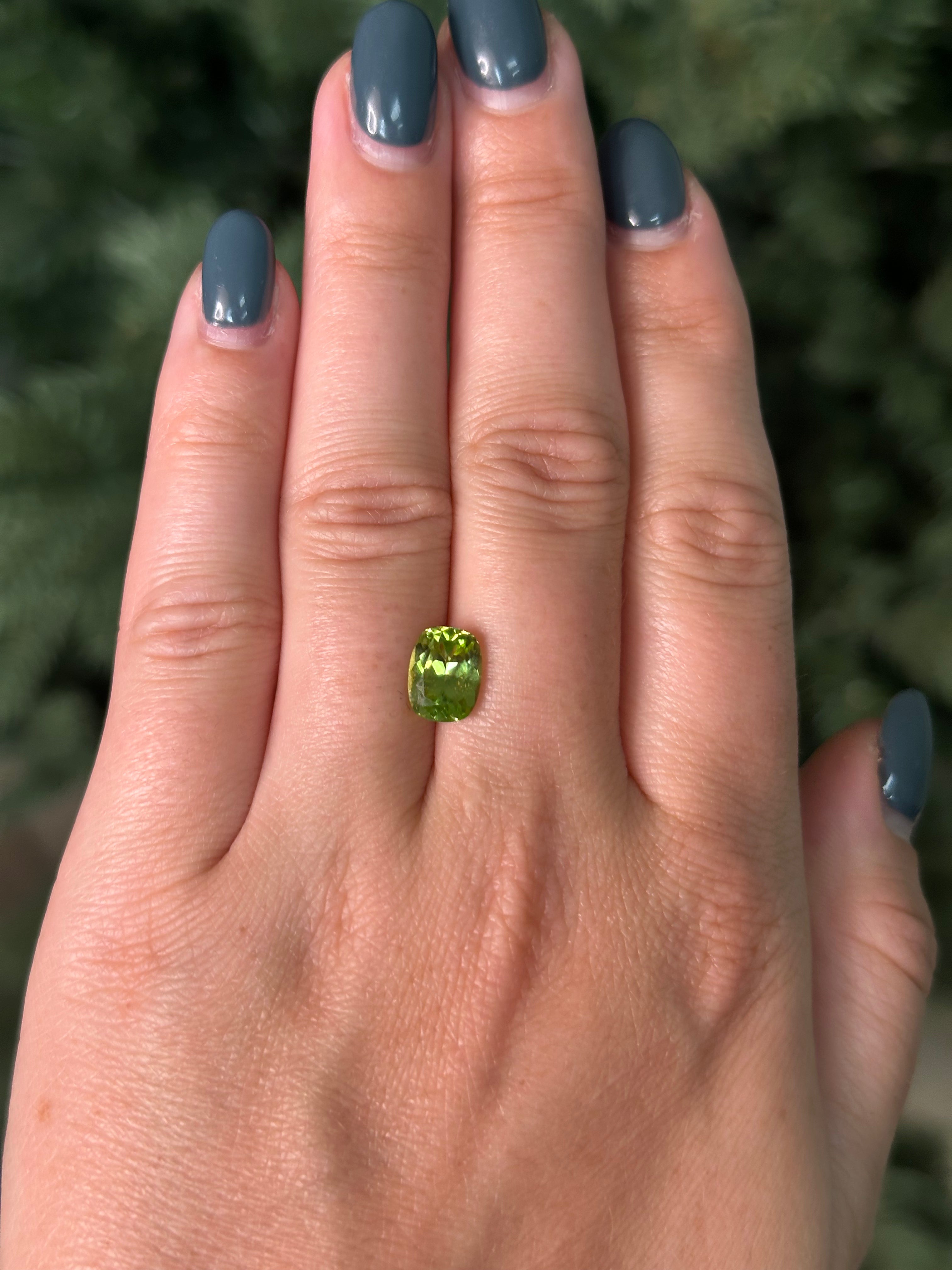 2.53ct 9.3x7.1x4.98mm CUSHION BRILLIANT CUT GREEN PERIDOT-Staghead Designs