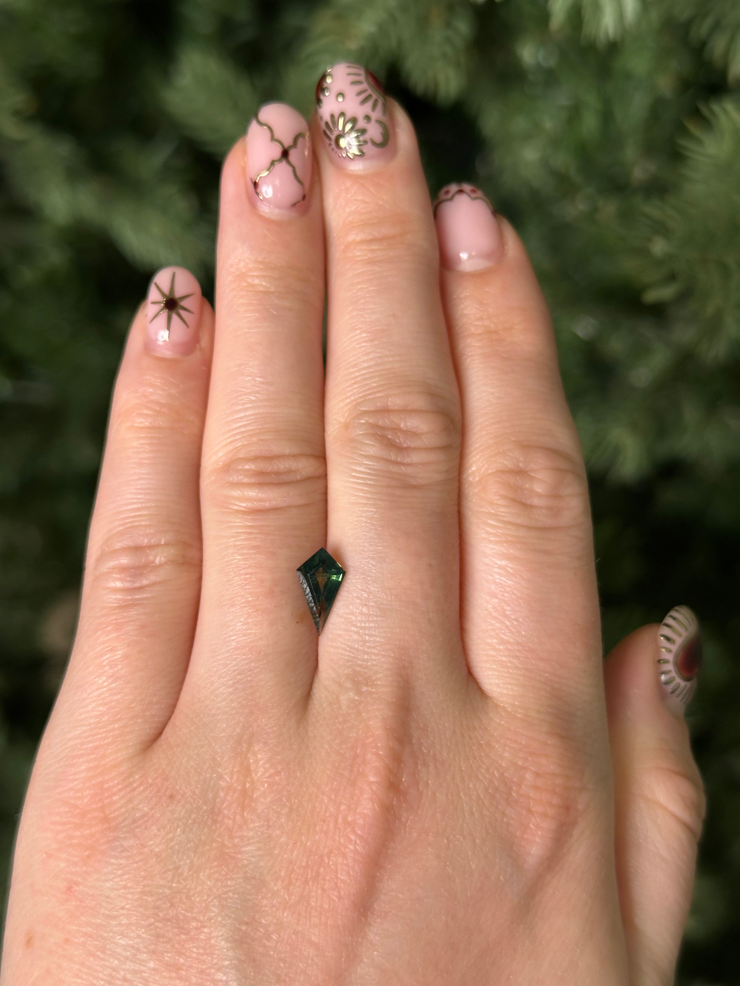 1.47ct 11.66x6.49x3.61mmm KITE CUT GREEN PARTI-COLOR AUSTRALIAN SAPPHIRE-Staghead Designs