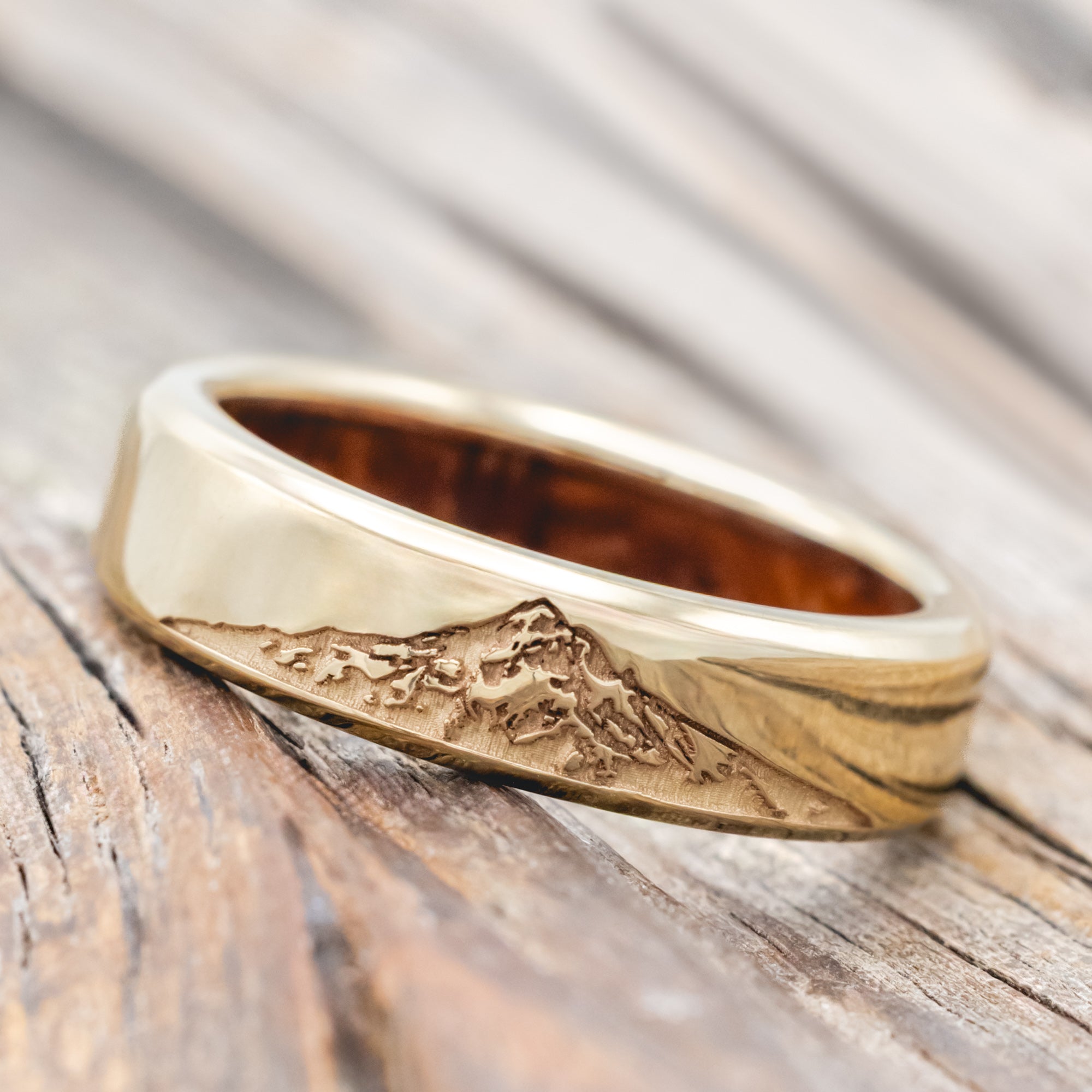"HORIZON" - WHISKEY BARREL OAK LINED WEDDING BAND - 14K YELLOW GOLD (6MM) - SIZE 10-Staghead Designs