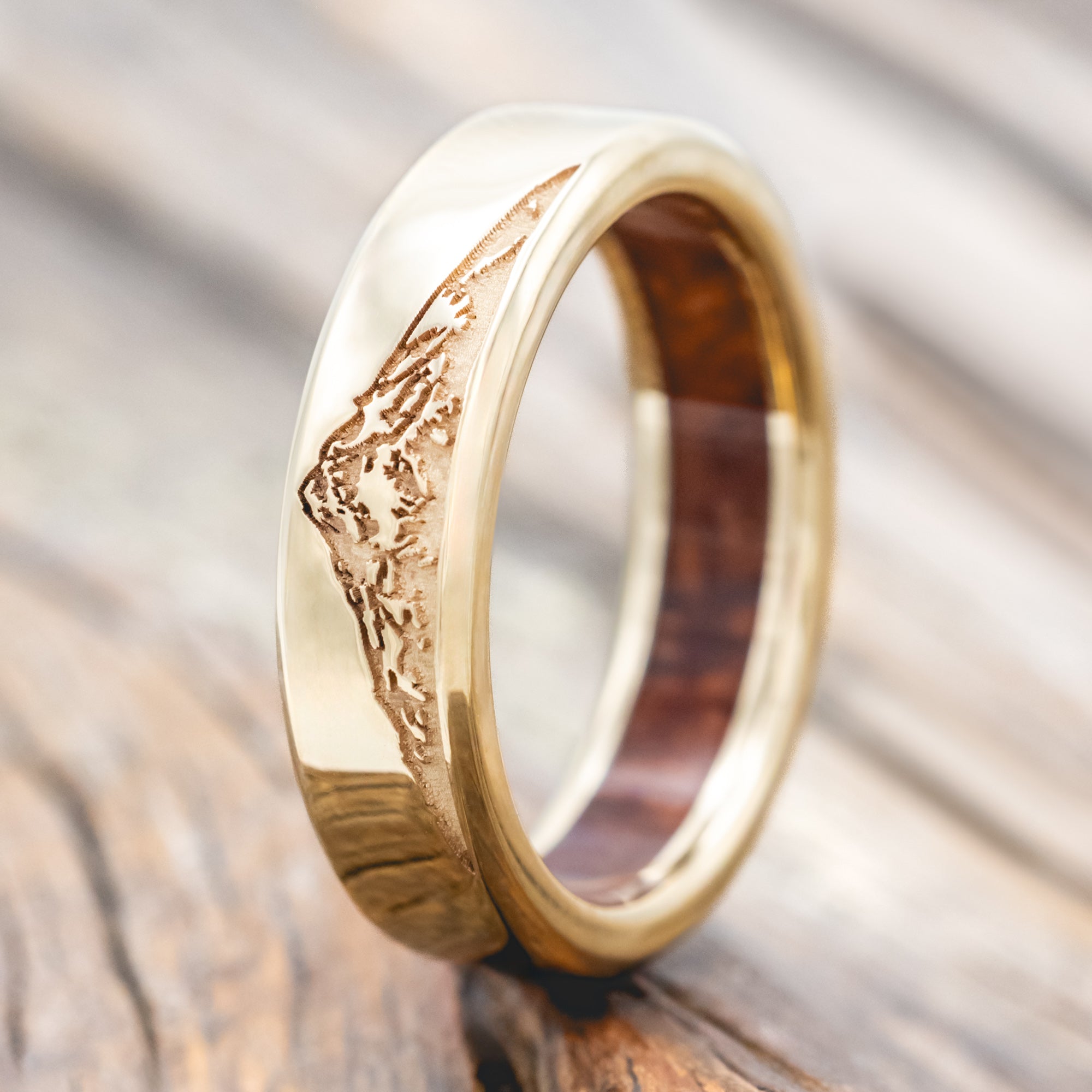 "HORIZON" - WHISKEY BARREL OAK LINED WEDDING BAND - 14K YELLOW GOLD (6MM) - SIZE 10-Staghead Designs