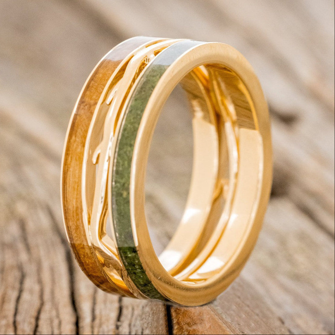 MEN'S "ARTEMIS" - WHISKEY BARREL OAK & MOSS WEDDING RING FEATURING A 14K GOLD BAND-1