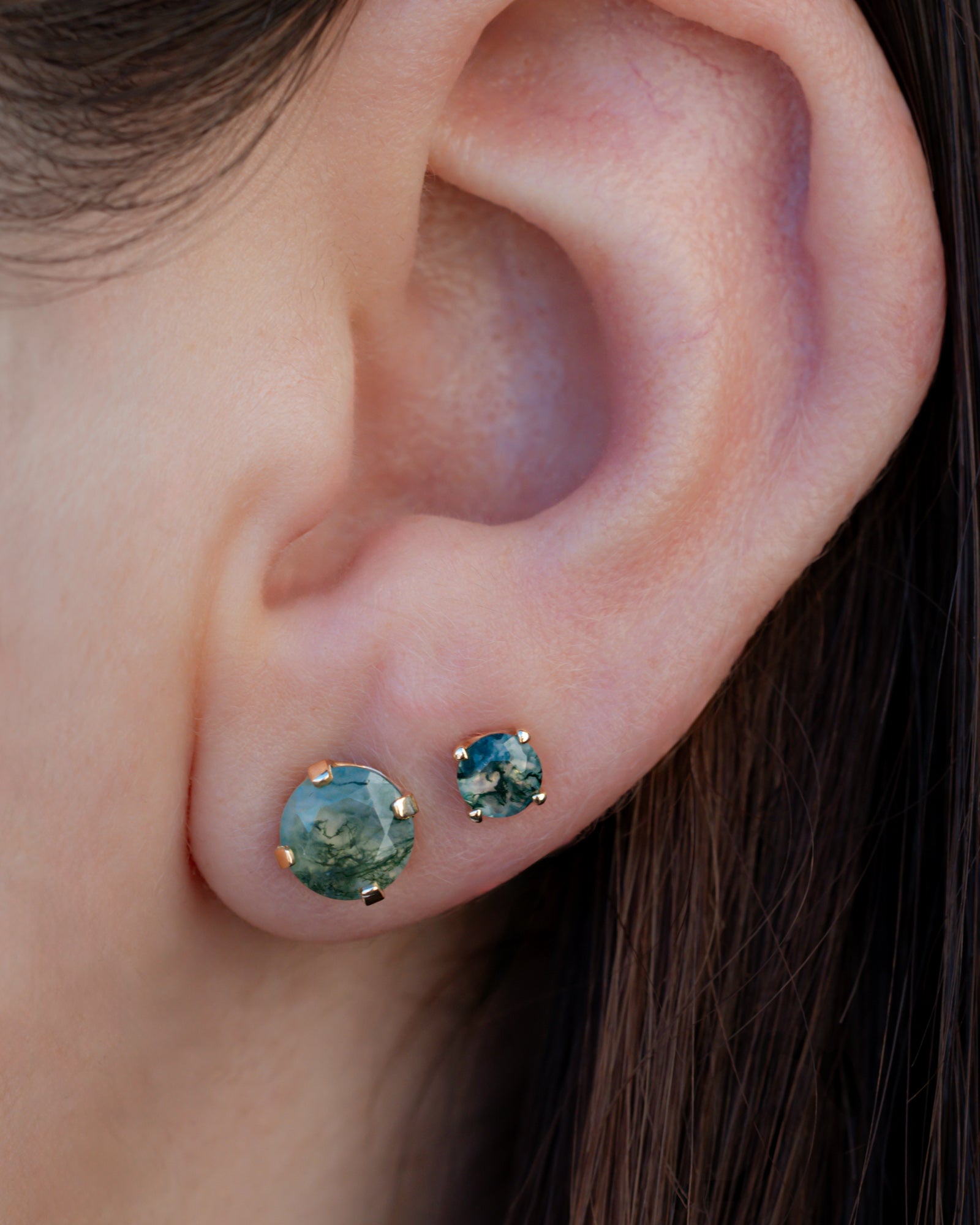 ROUND MOSS AGATE STUD EARRINGS IN 14K GOLD-Staghead Designs