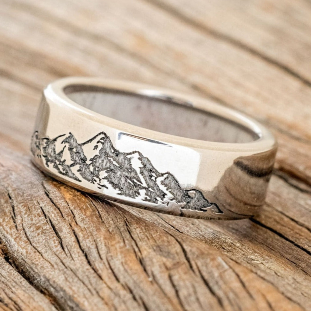 MOUNTAIN ENGRAVED WEDDING BAND WITH LINING-Staghead Designs