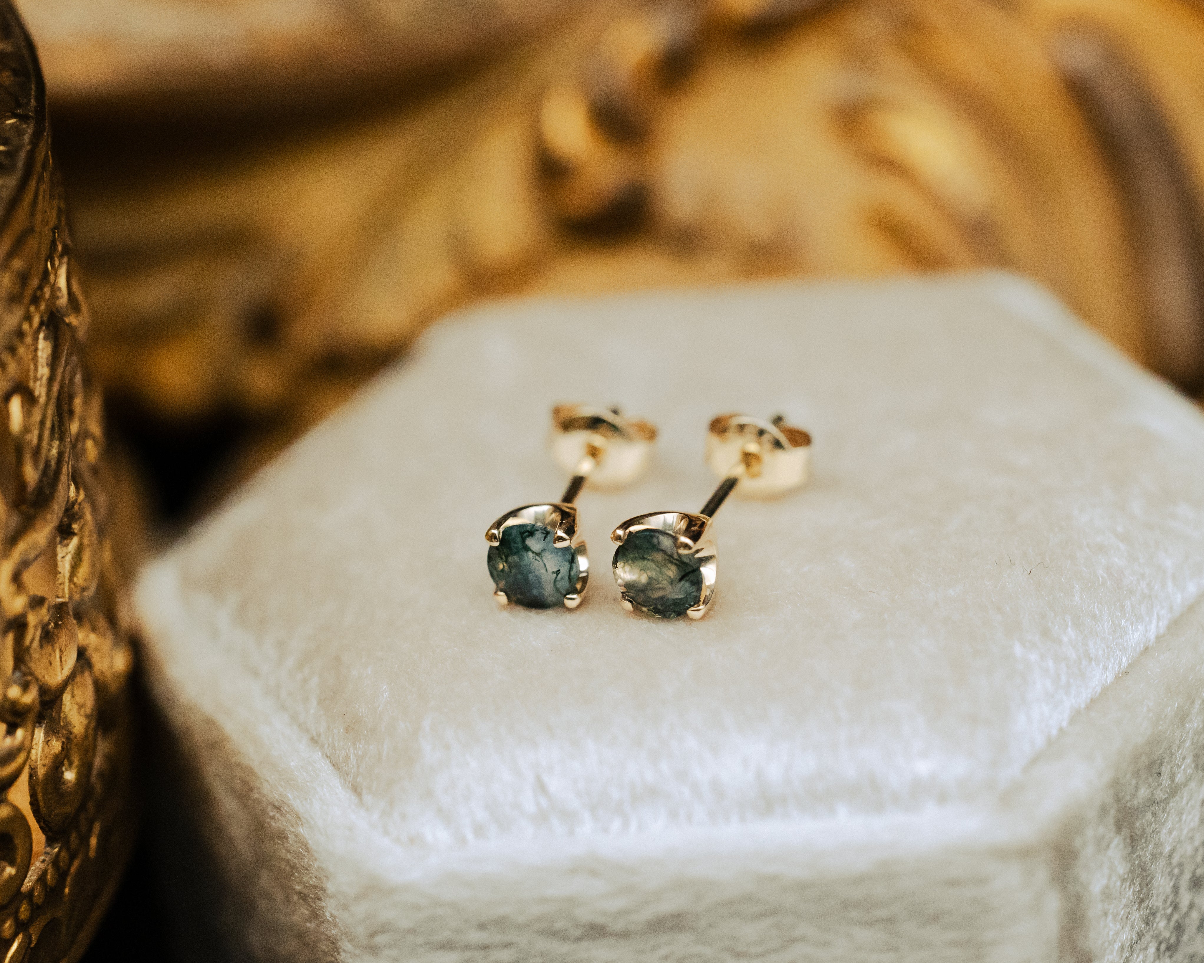 ROUND MOSS AGATE STUD EARRINGS IN 14K GOLD-3