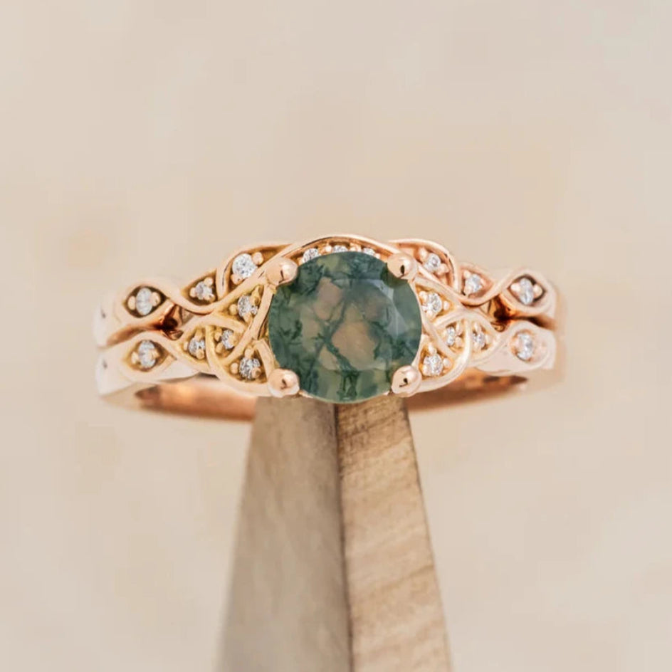 "AIFE" - CELTIC KNOT ENGAGEMENT RING WITH ROUND CENTER STONE-Staghead Designs