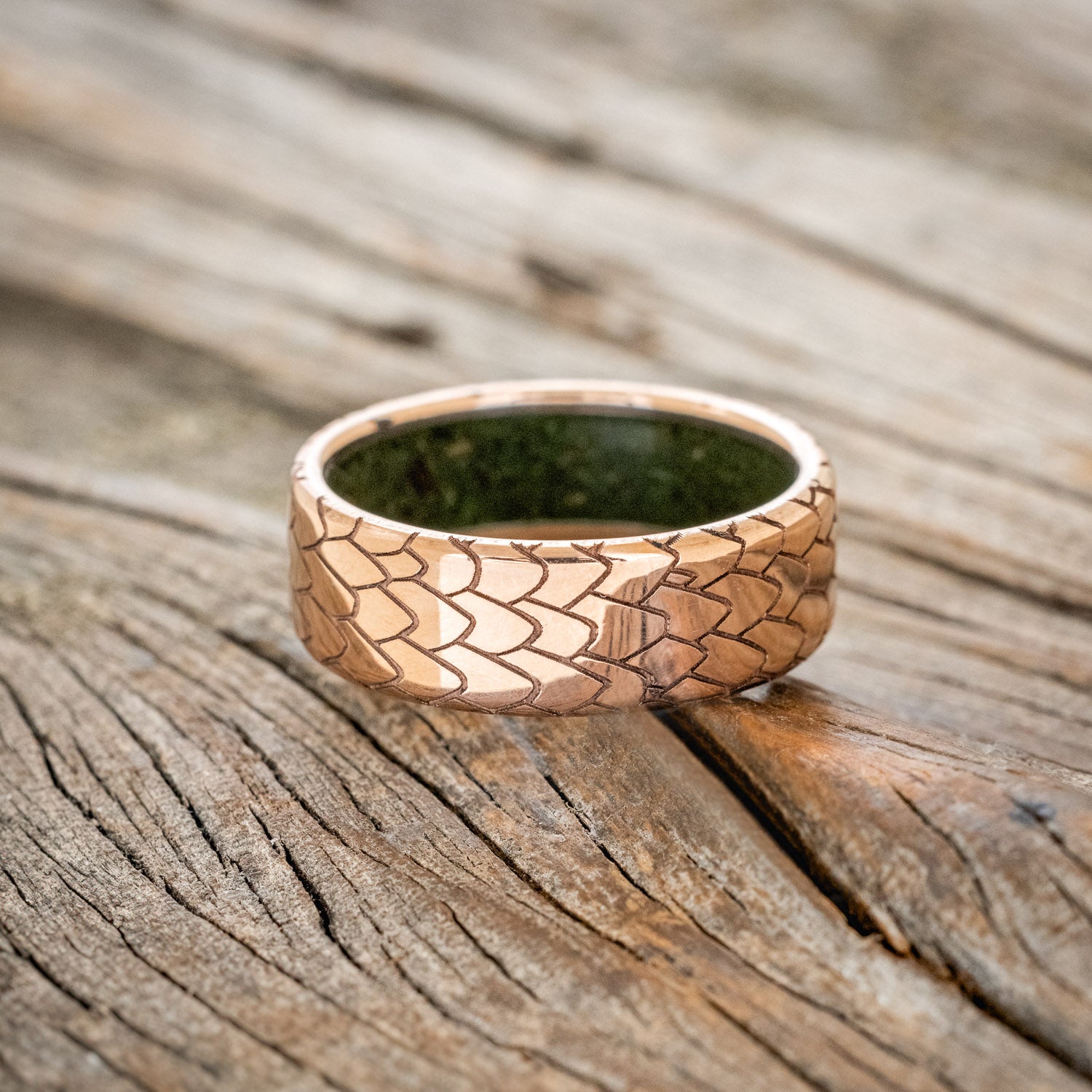 "ECHO" - DRAGON SCALE WEDDING RING FEATURING A MOSS LINED BAND-15