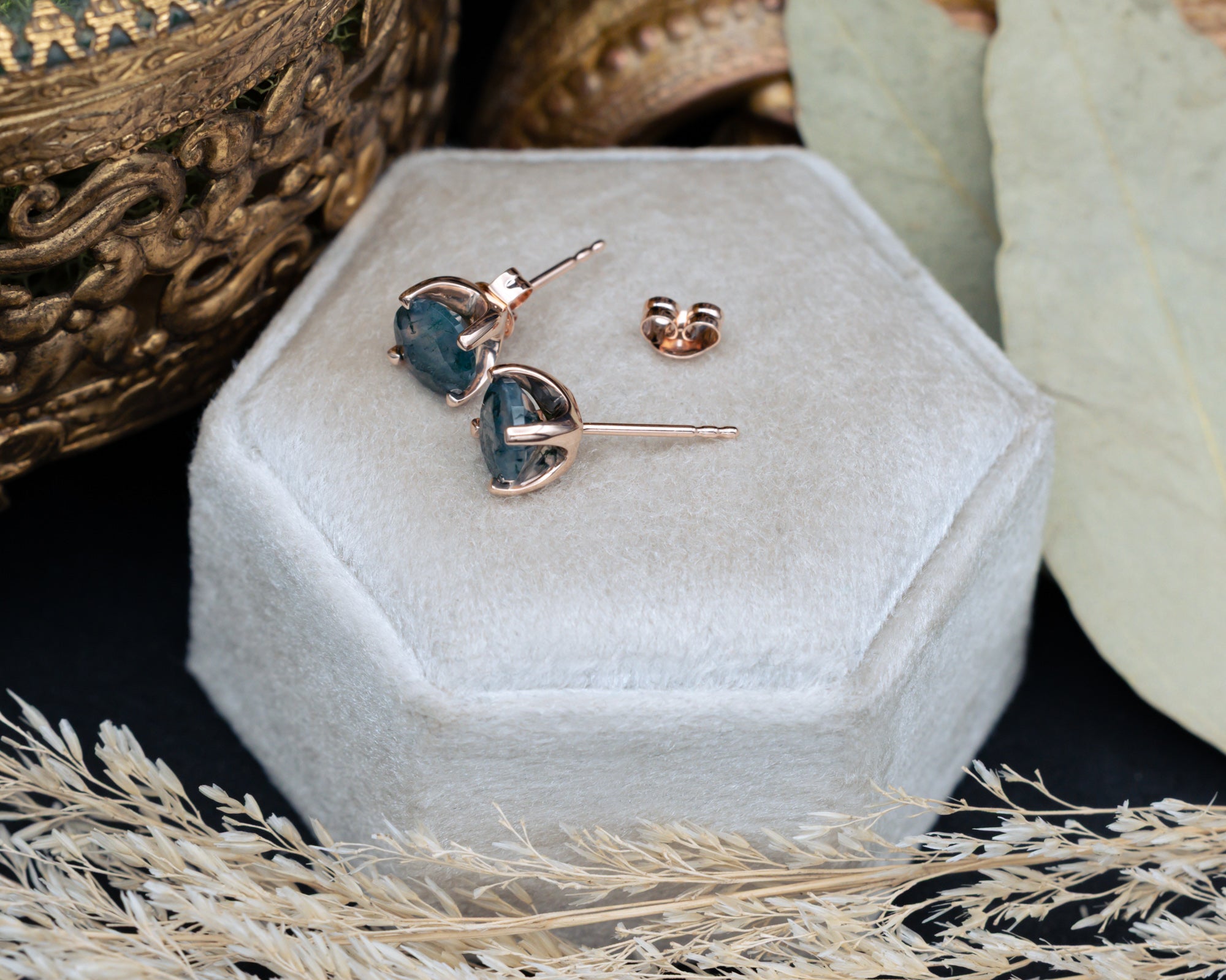 ROUND MOSS AGATE STUD EARRINGS IN 14K GOLD