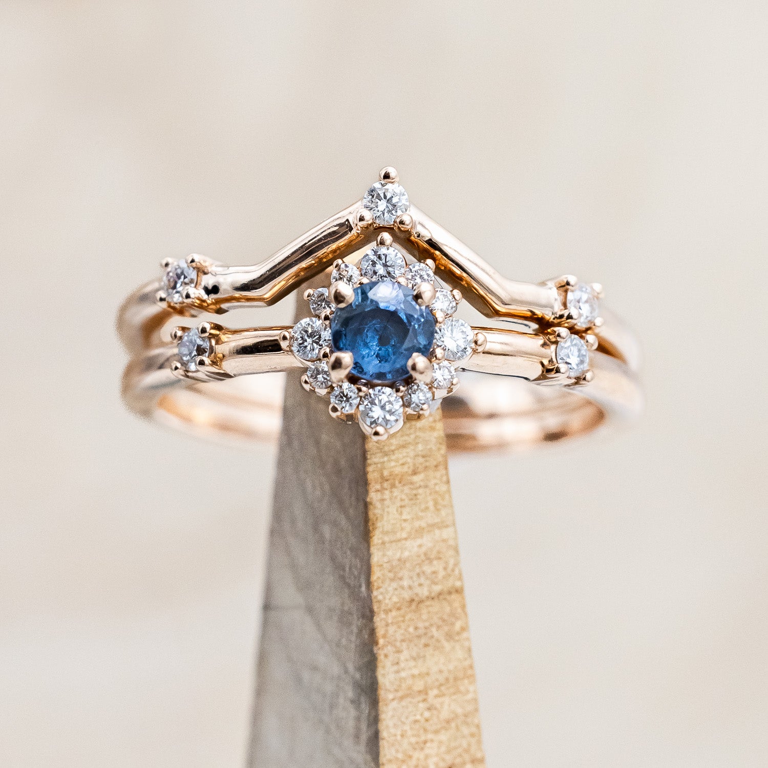 "STARLA" - ROUND CUT ENGAGEMENT RING WITH STARBURST DIAMOND HALO & TRACER-Staghead Designs