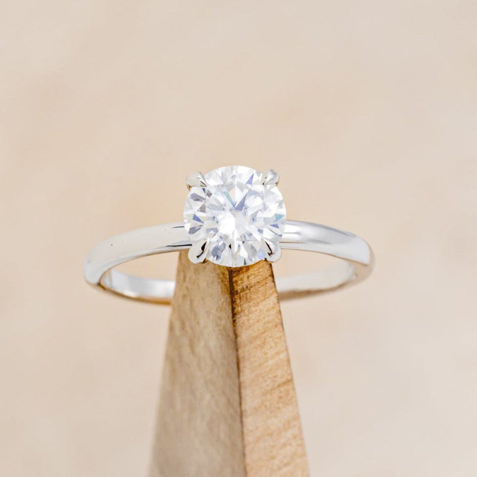 ROUND CUT MOISSANITE SOLITAIRE ENGAGEMENT RING-1
