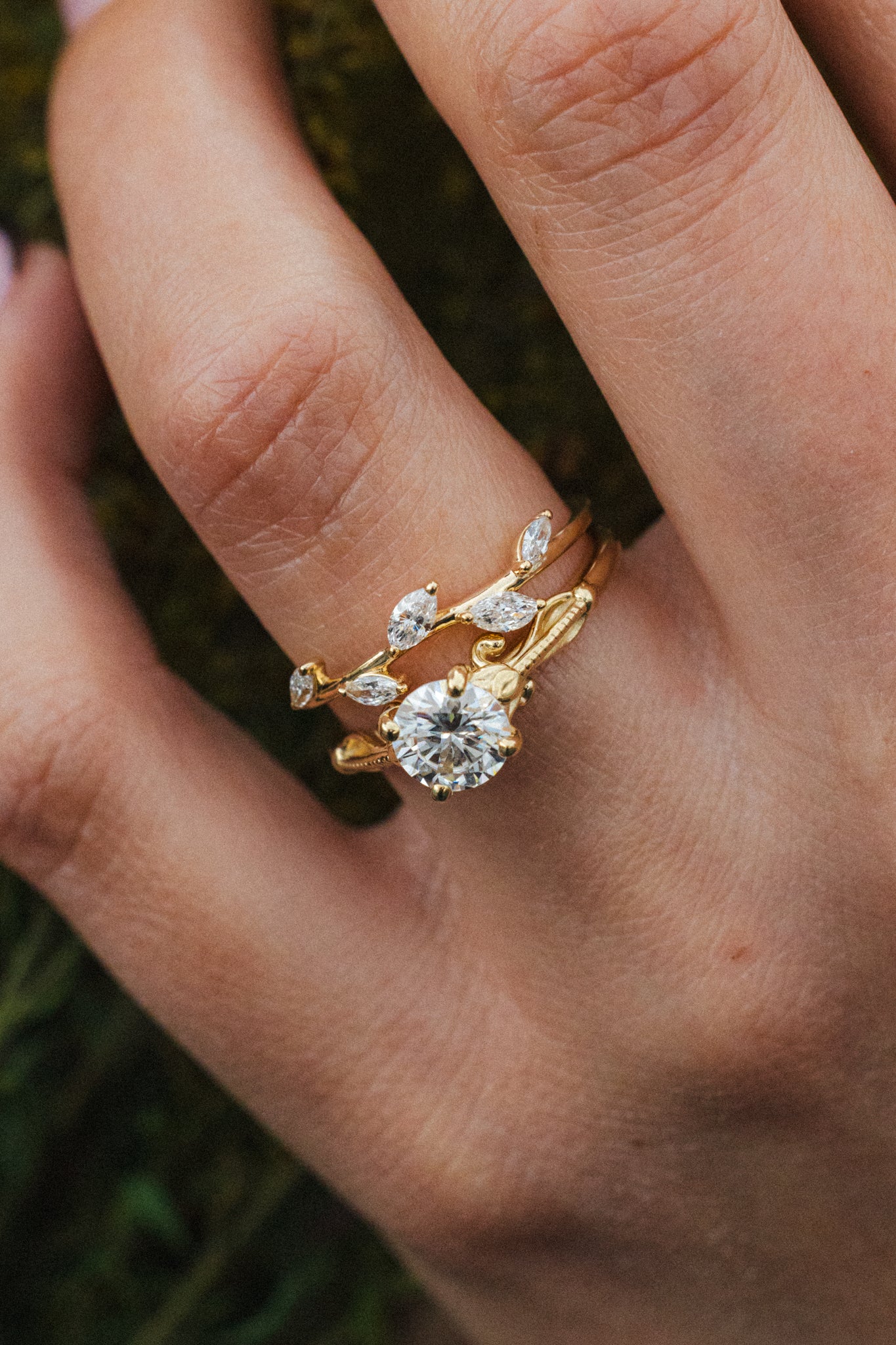 "ROSEMARY" - FLORAL-STYLE ENGAGEMENT RING WITH ROUND CUT MOISSANITE & DIAMOND TRACER-18