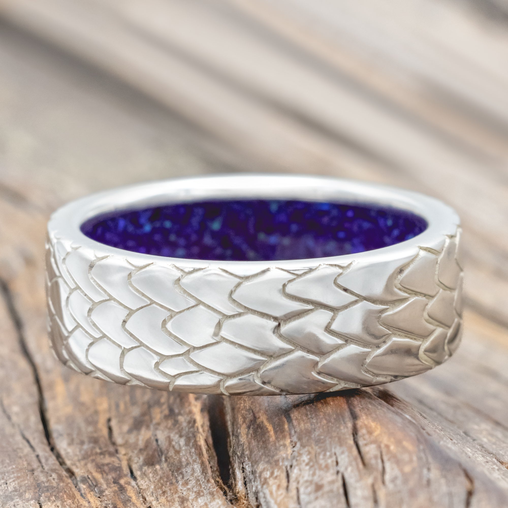 "ECHO" - DRAGON SCALE WEDDING RING FEATURING A STARBURST OPAL LINED BAND-Staghead Designs