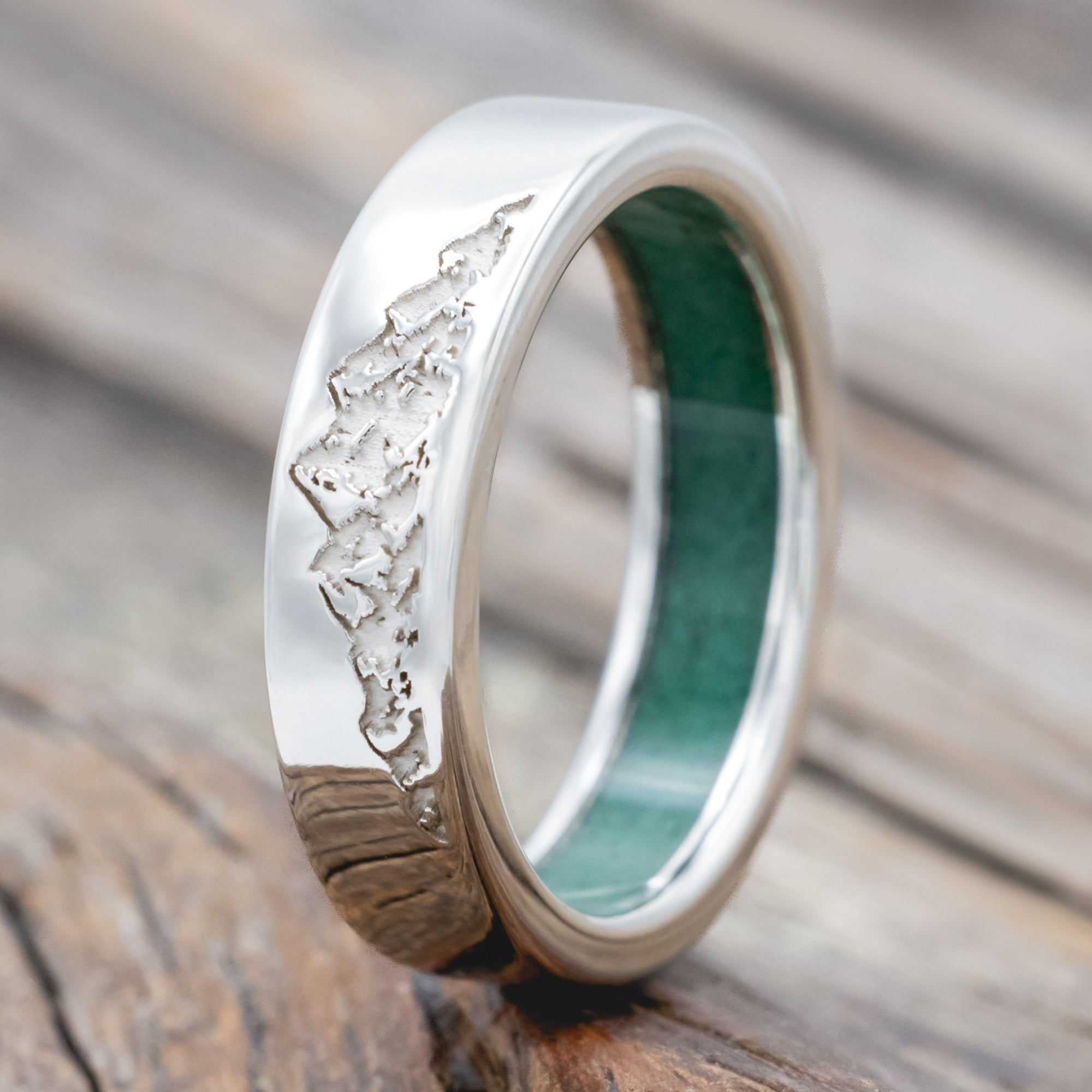 "HORIZON" - MOUNTAIN ENGRAVED WEDDING BAND WITH CUSTOM LINING-Staghead Designs