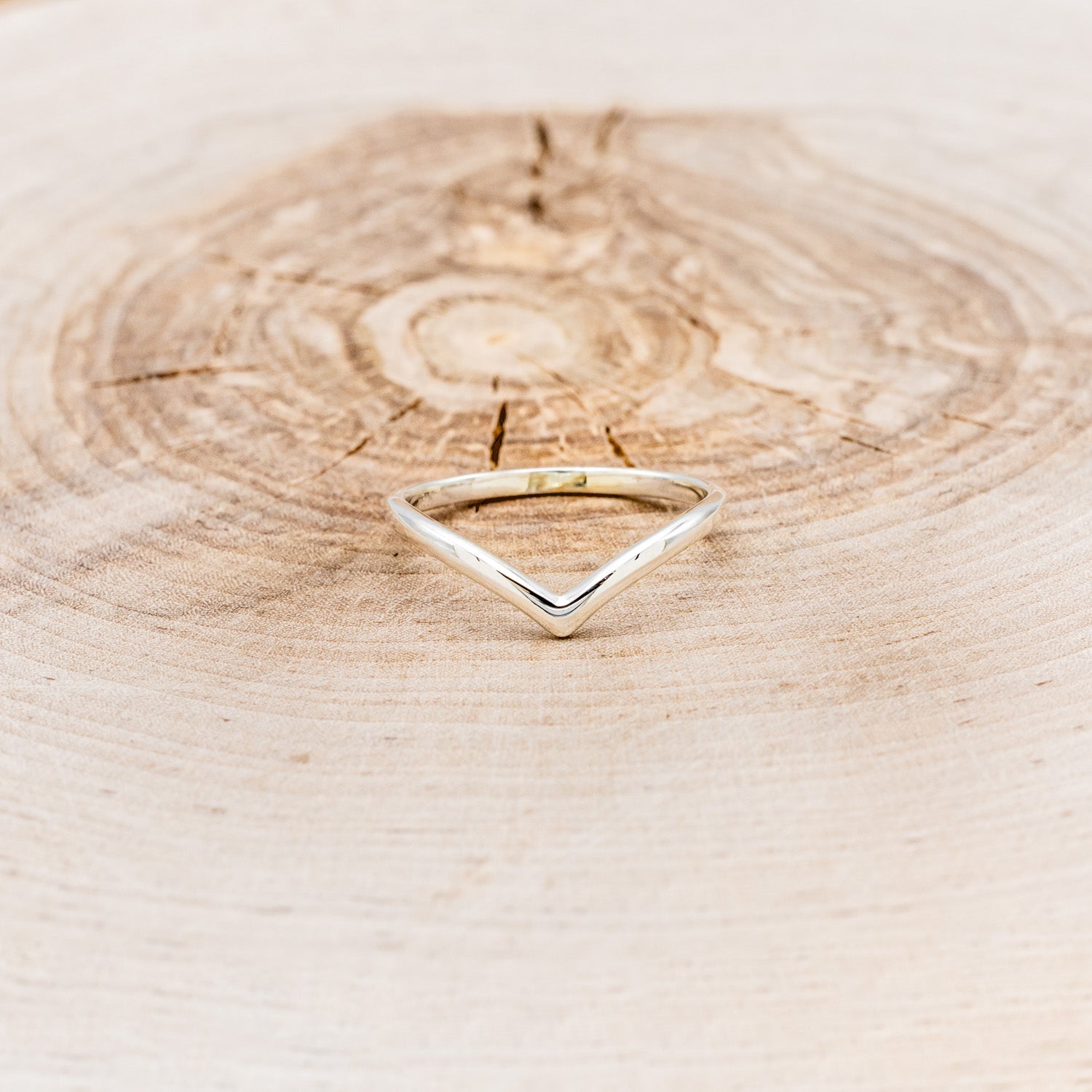 V-SHAPED 14K GOLD STACKER BAND-21