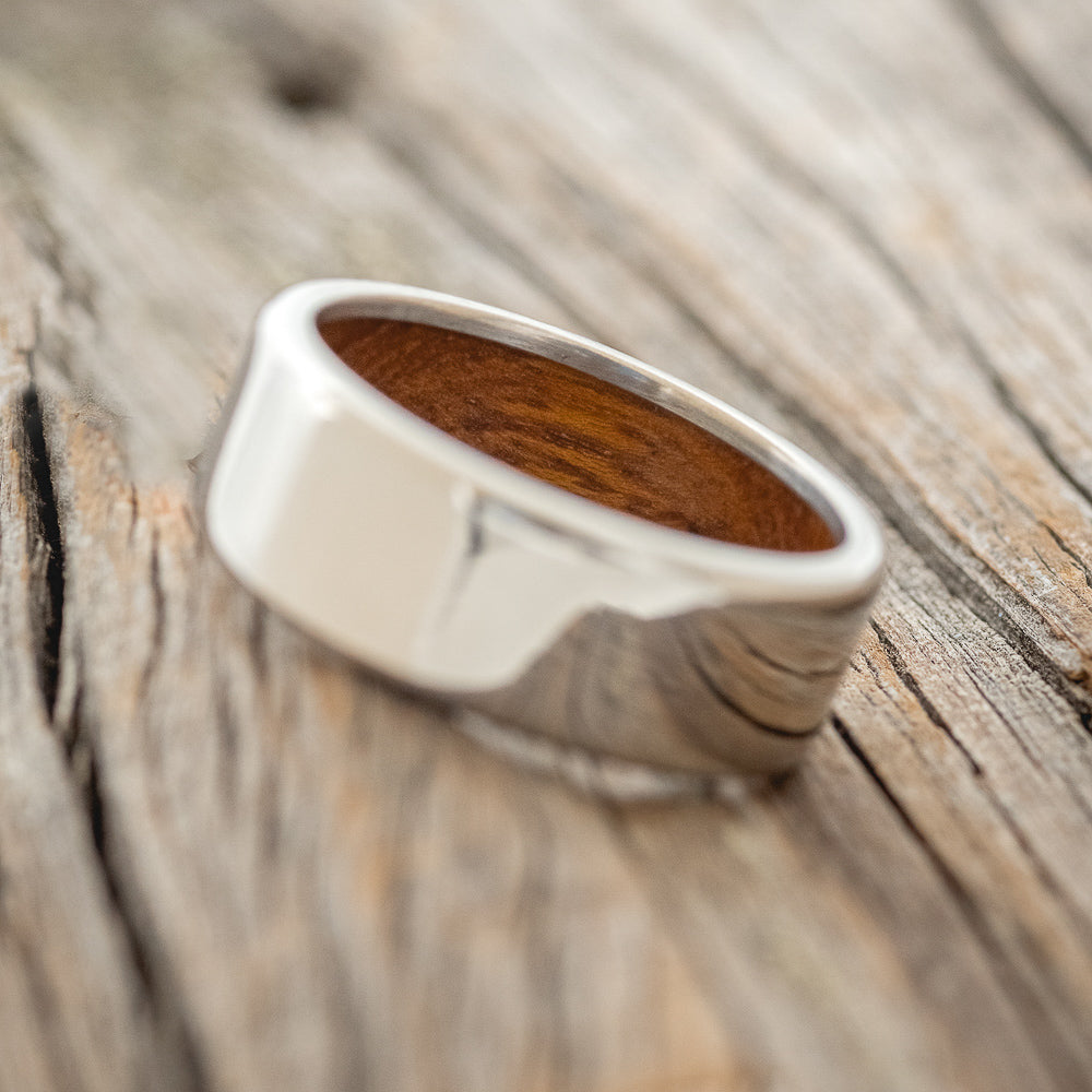 IRONWOOD LINED WEDDING BAND - TITANIUM - SIZE 7 1/4-2