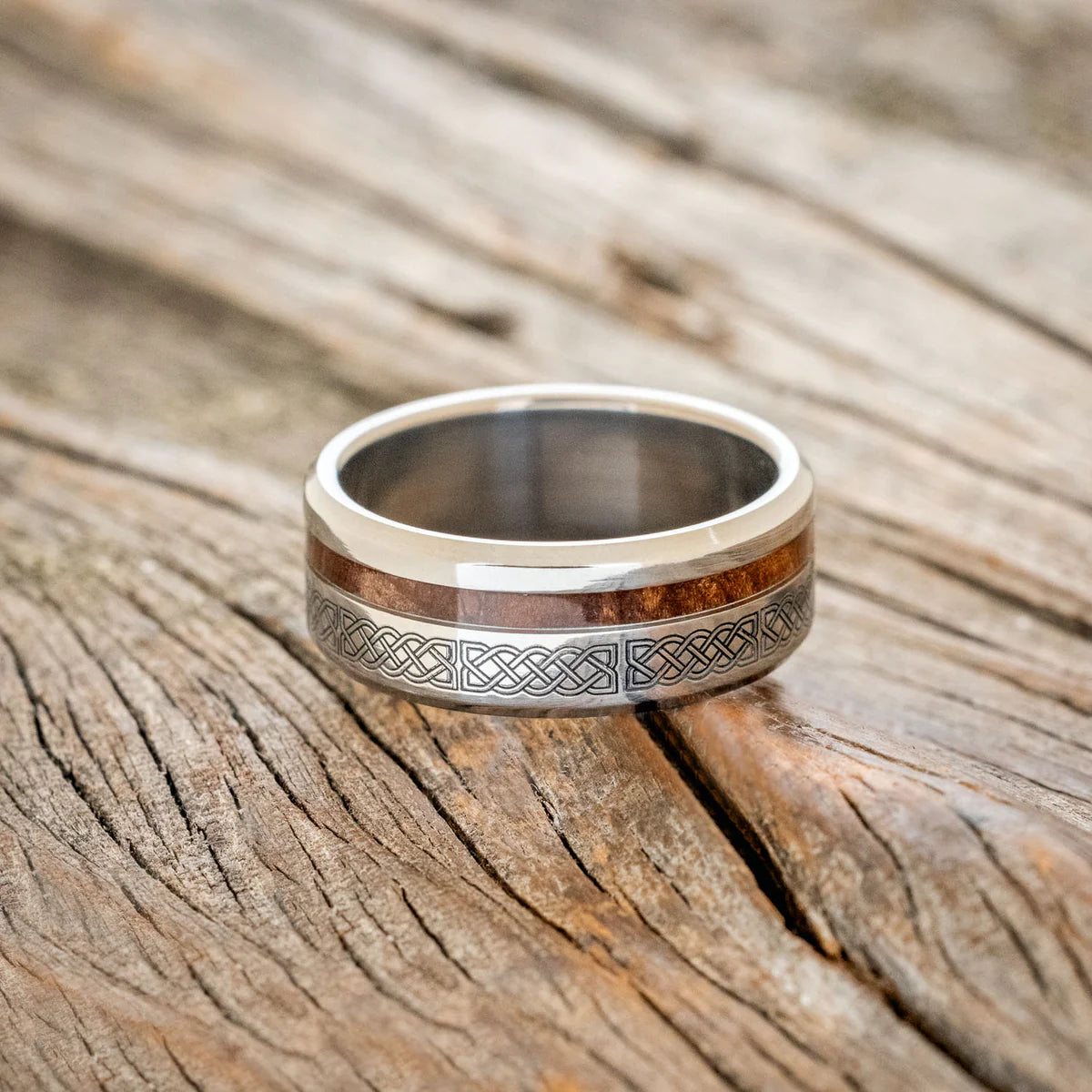 "VERTIGO" - CELTIC SAILOR'S KNOT ENGRAVED WITH REDWOOD WEDDING RING - TITANIUM - SIZE 9-Staghead Designs