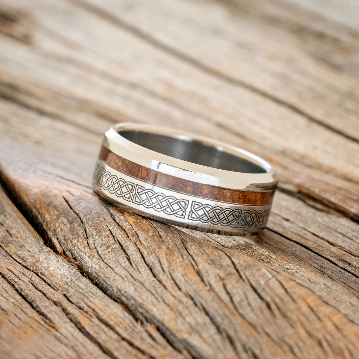 "VERTIGO" - CELTIC SAILOR'S KNOT ENGRAVED WITH REDWOOD WEDDING RING - TITANIUM - SIZE 9-Staghead Designs
