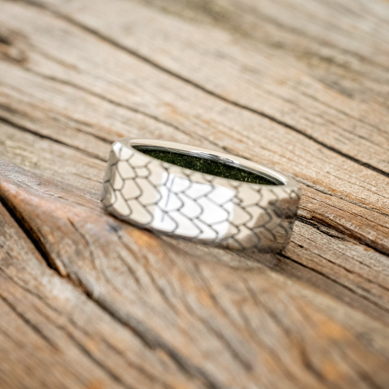 "ECHO" - DRAGON SCALE WEDDING RING FEATURING A MOSS LINED BAND-5