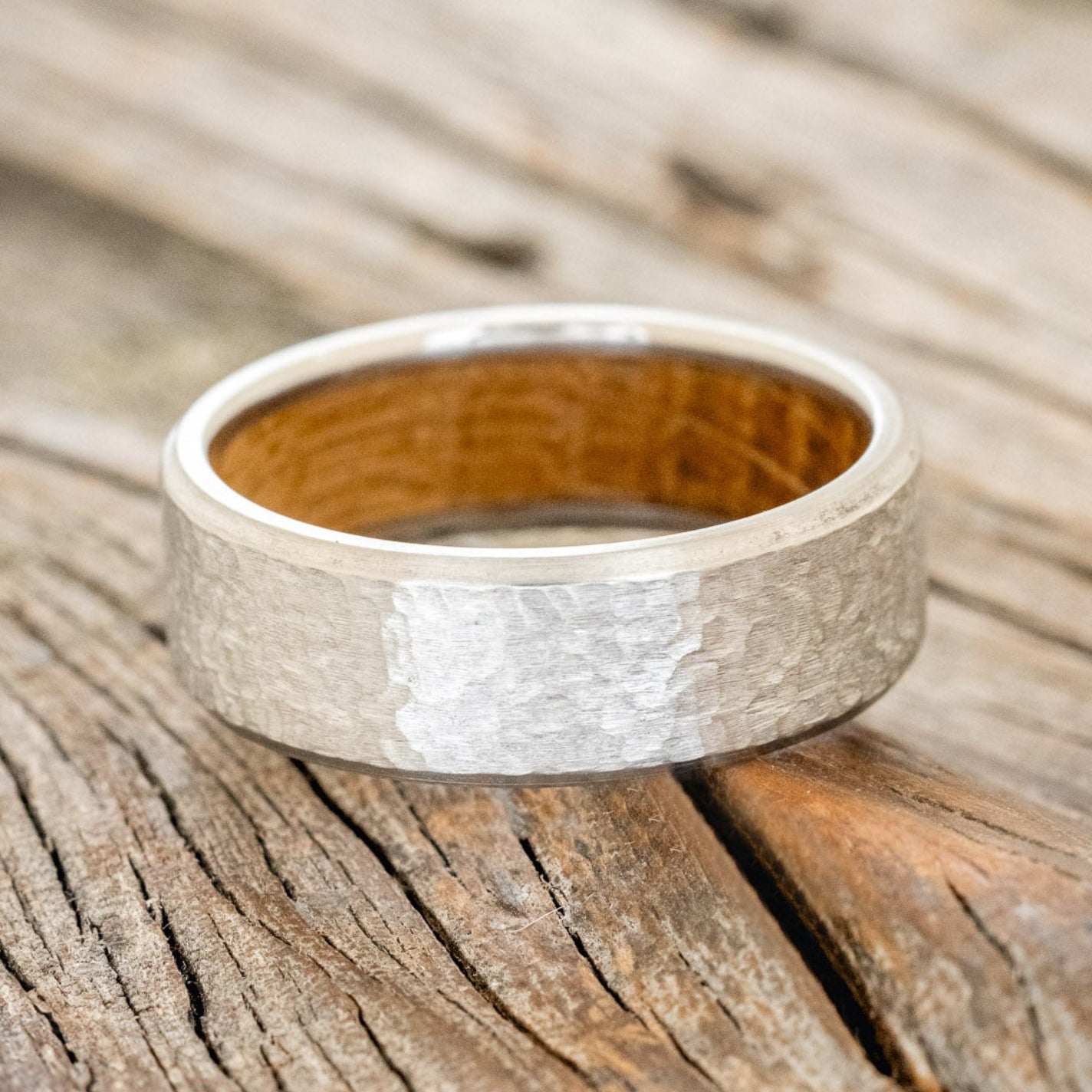 HAMMERED WEDDING BAND WITH WHISKEY BARREL LINING-3