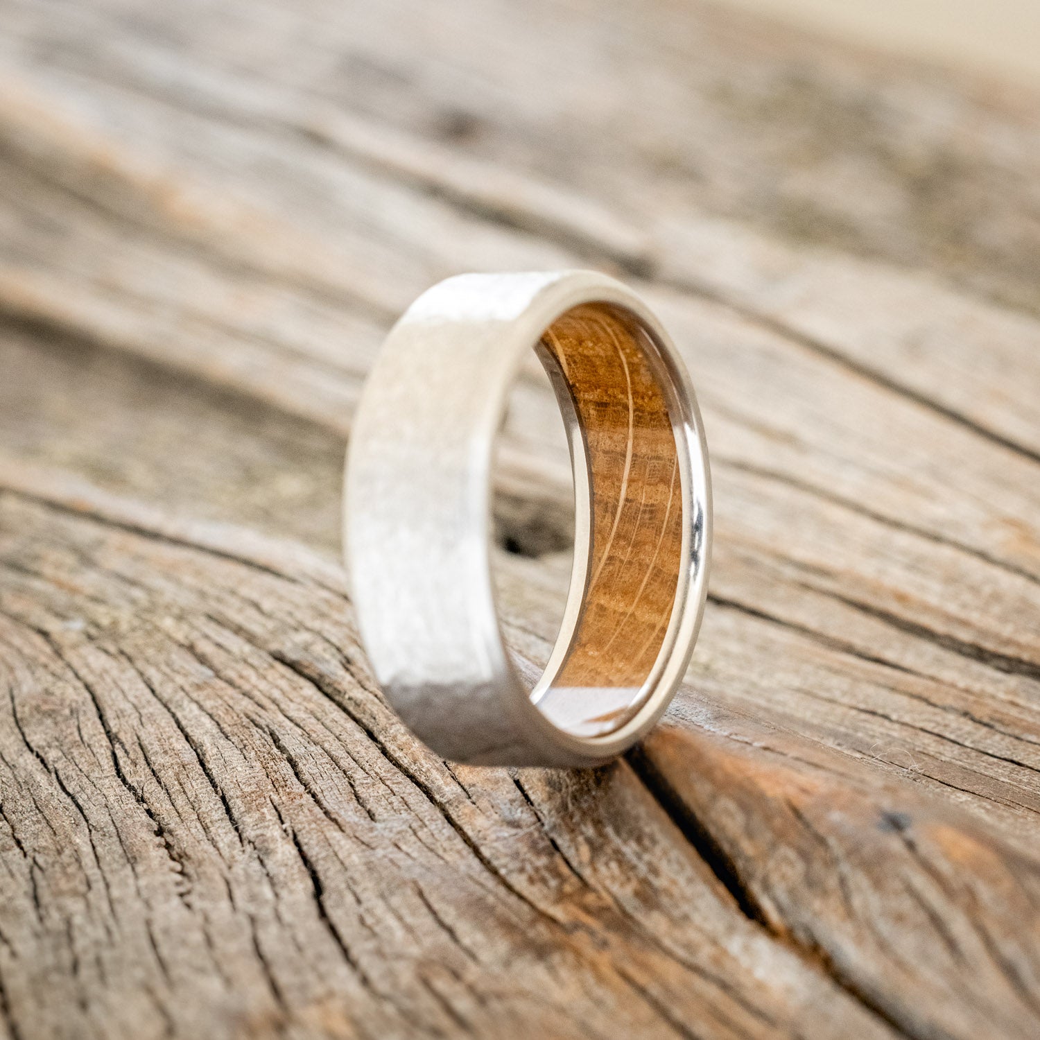 HAMMERED WEDDING BAND WITH WHISKEY BARREL LINING-4