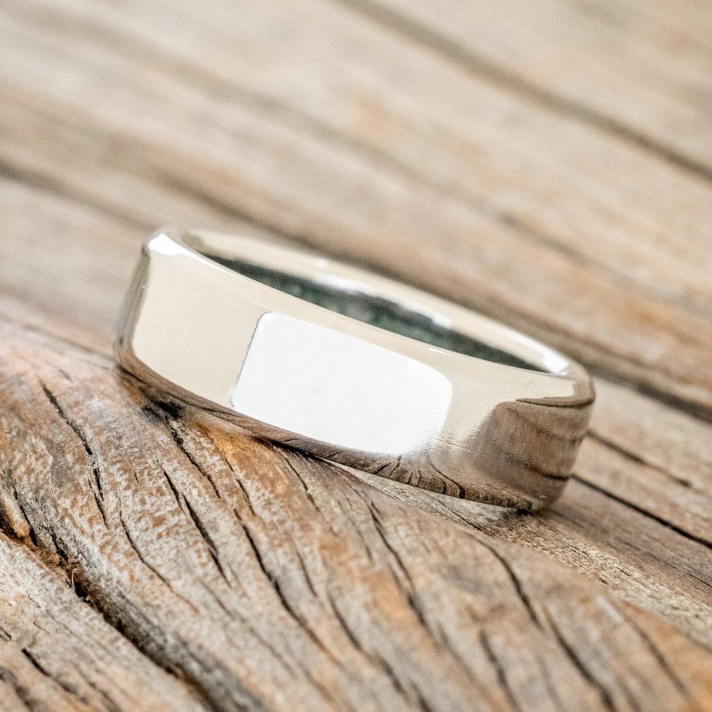 CRUSHED MOSS AGATE LINED WEDDING BAND-2