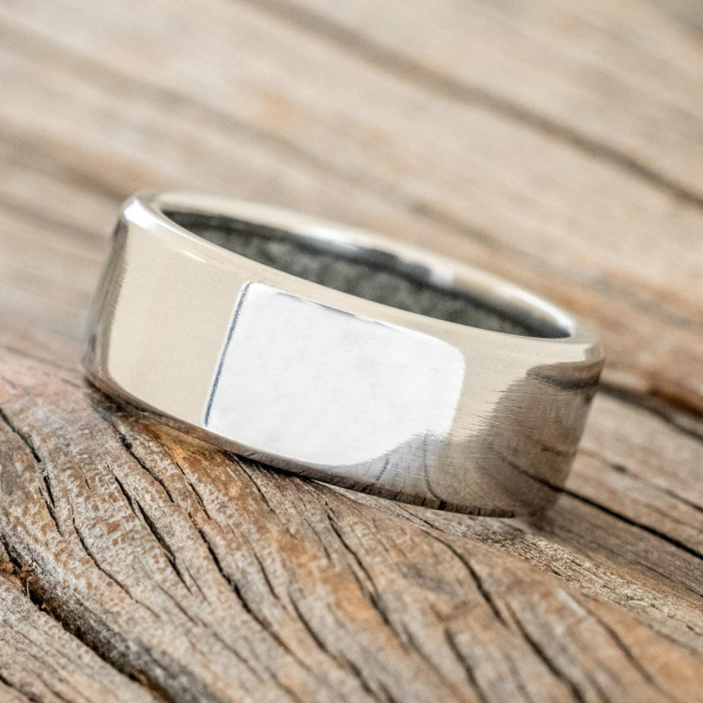 CRUSHED MOSS AGATE LINED WEDDING BAND-2