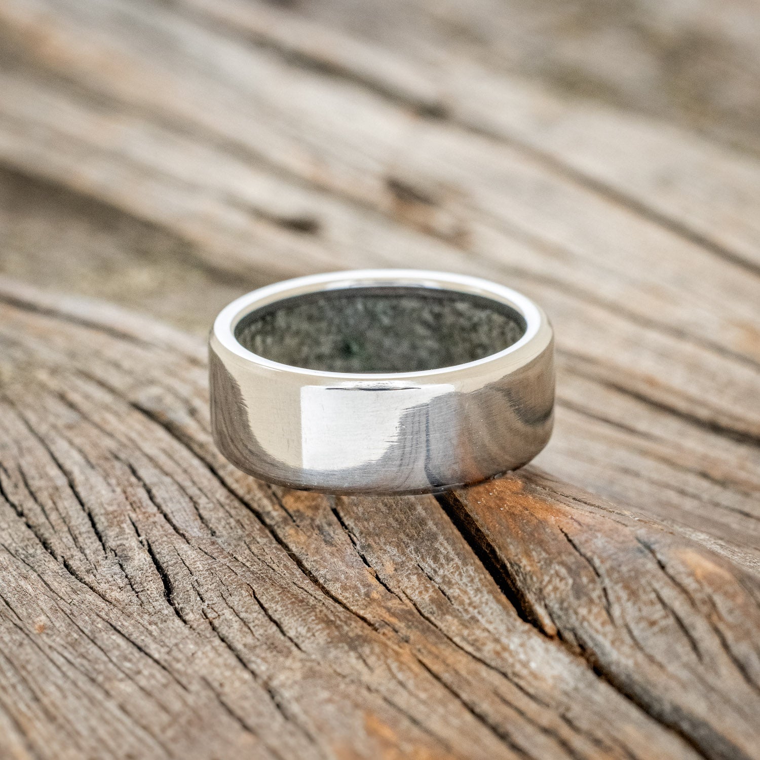 CRUSHED MOSS AGATE LINED WEDDING BAND-3