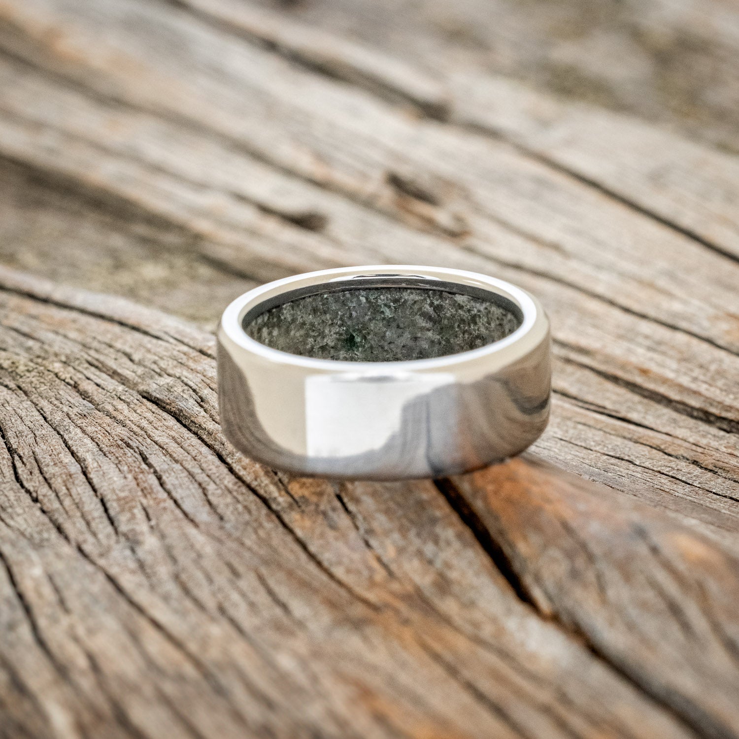 CRUSHED MOSS AGATE LINED WEDDING BAND-6