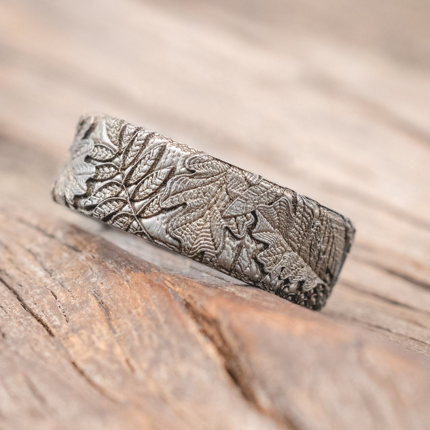 "Oak" - men's wedding ring featuring 3D forest-inspired leaf engravings