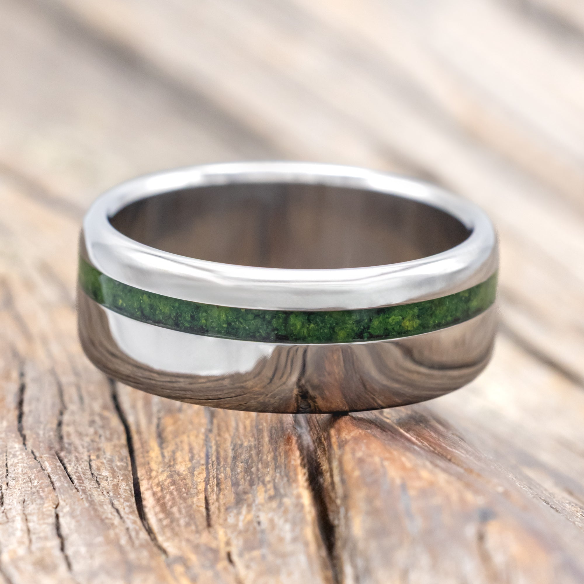 "VERTIGO" - WEDDING BAND WITH NATURAL MOSS INLAY-Staghead Designs