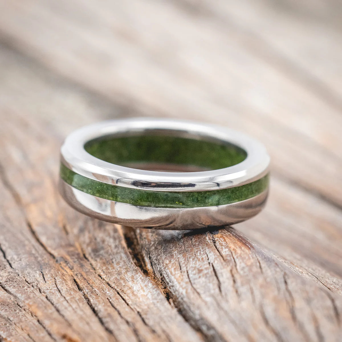 "VERTIGO" - MOSS INLAY & LINING WEDDING RING - TITANIUM (6MM) - SIZE 10 1/2-Staghead Designs