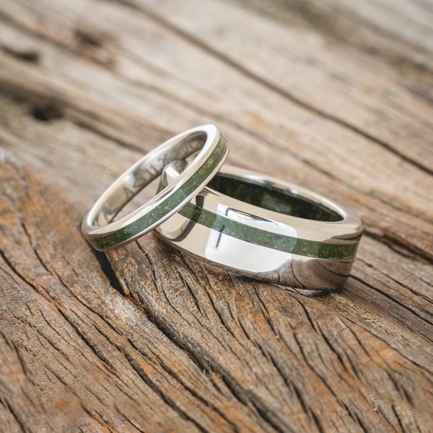 VERTIGO-MATCHING-SET-OF-MOSS-WEDDING-BANDS.jpg?v\u003d1737154463\u0026width\u003d2048