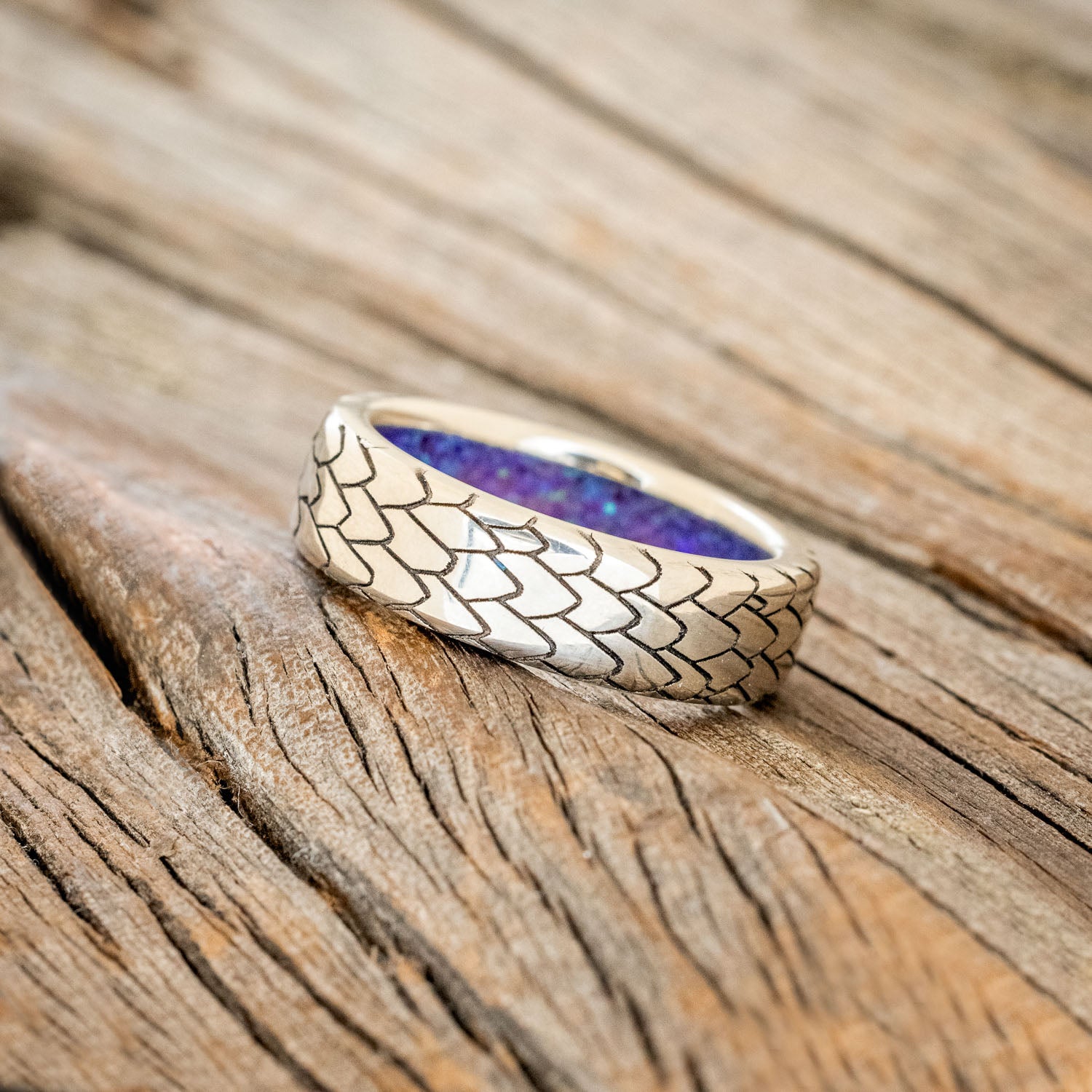 "ECHO" - DRAGON SCALE WEDDING RING FEATURING A PURPLE OPAL LINED BAND-8