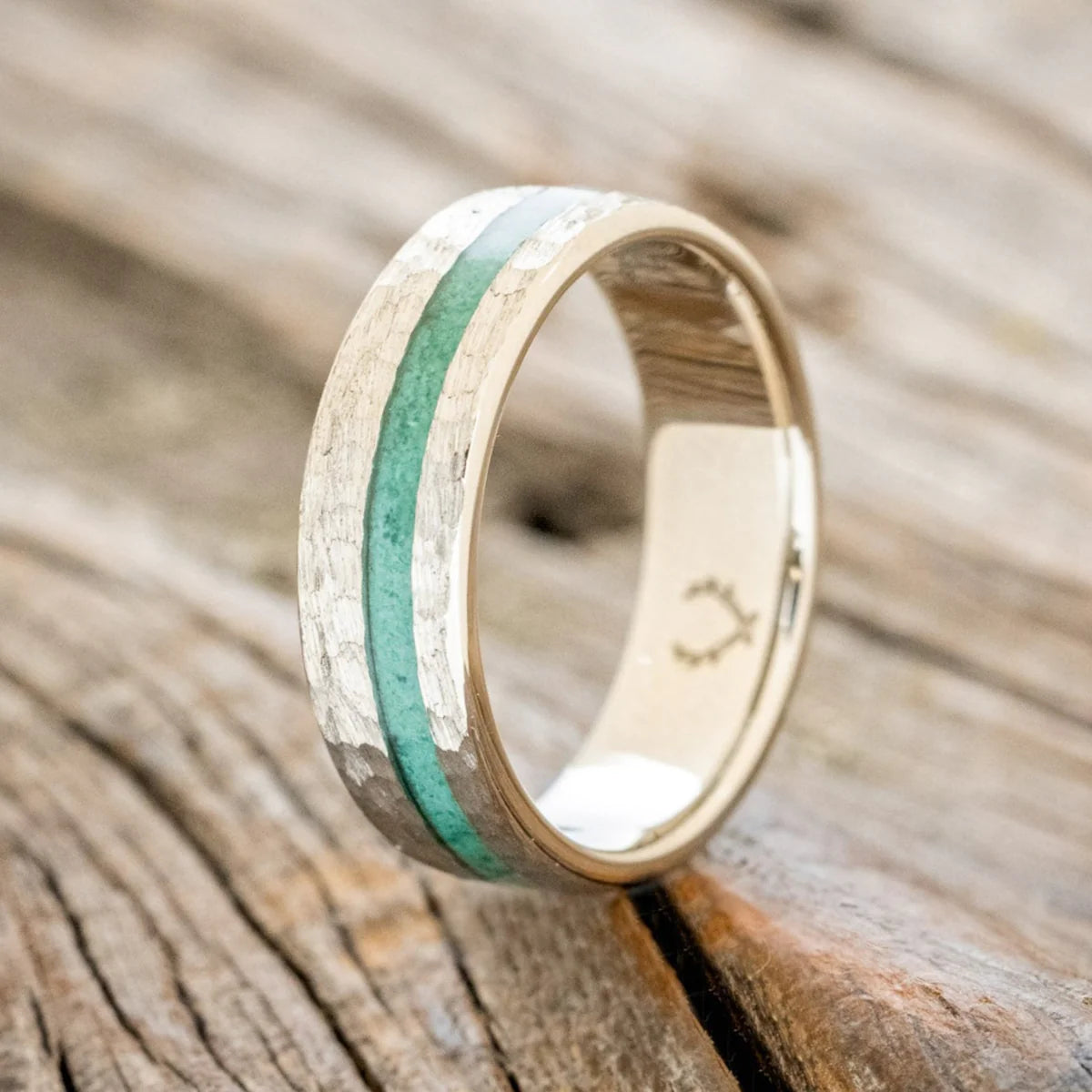 "Vertigo" - Malachite Wedding Band Featuring A Hammered Finish - 14K White Gold (6mm) - Size 10 1/4