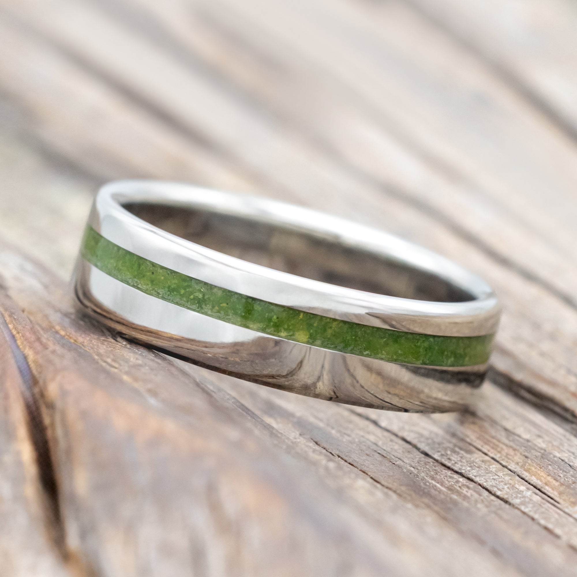 "VERTIGO" - WEDDING BAND WITH NATURAL MOSS INLAY-Staghead Designs