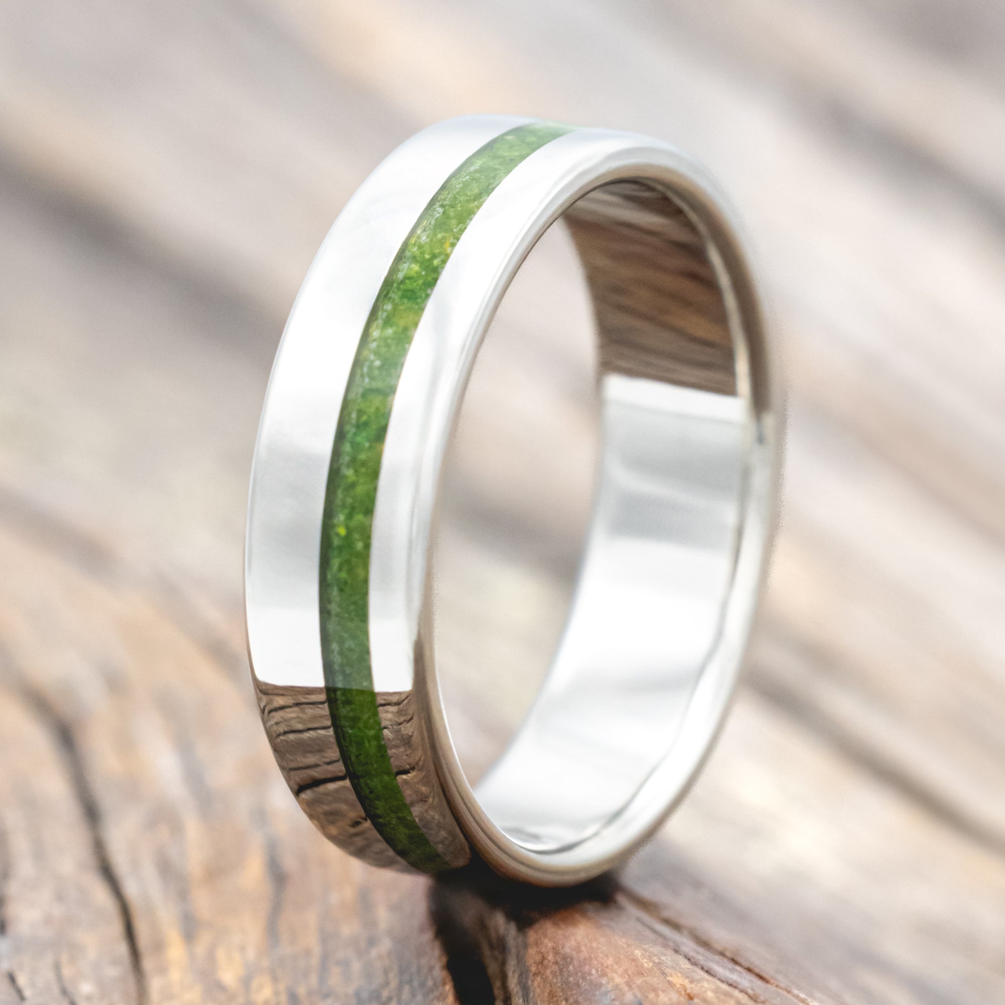"VERTIGO" - WEDDING BAND WITH NATURAL MOSS INLAY-Staghead Designs