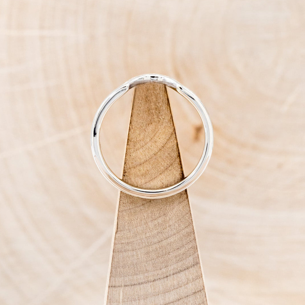 "EVELYN" - BEZEL SET MOSS AGATE SOLITAIRE ENGAGEMENT RING WITH TRACER IN A HAMMERED FINISH-18