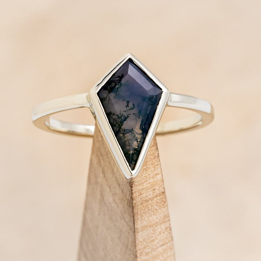 "WILLA" - KITE CUT MOSS AGATE SOLITAIRE ENGAGEMENT RING WITH DIAMOND TRACER-19