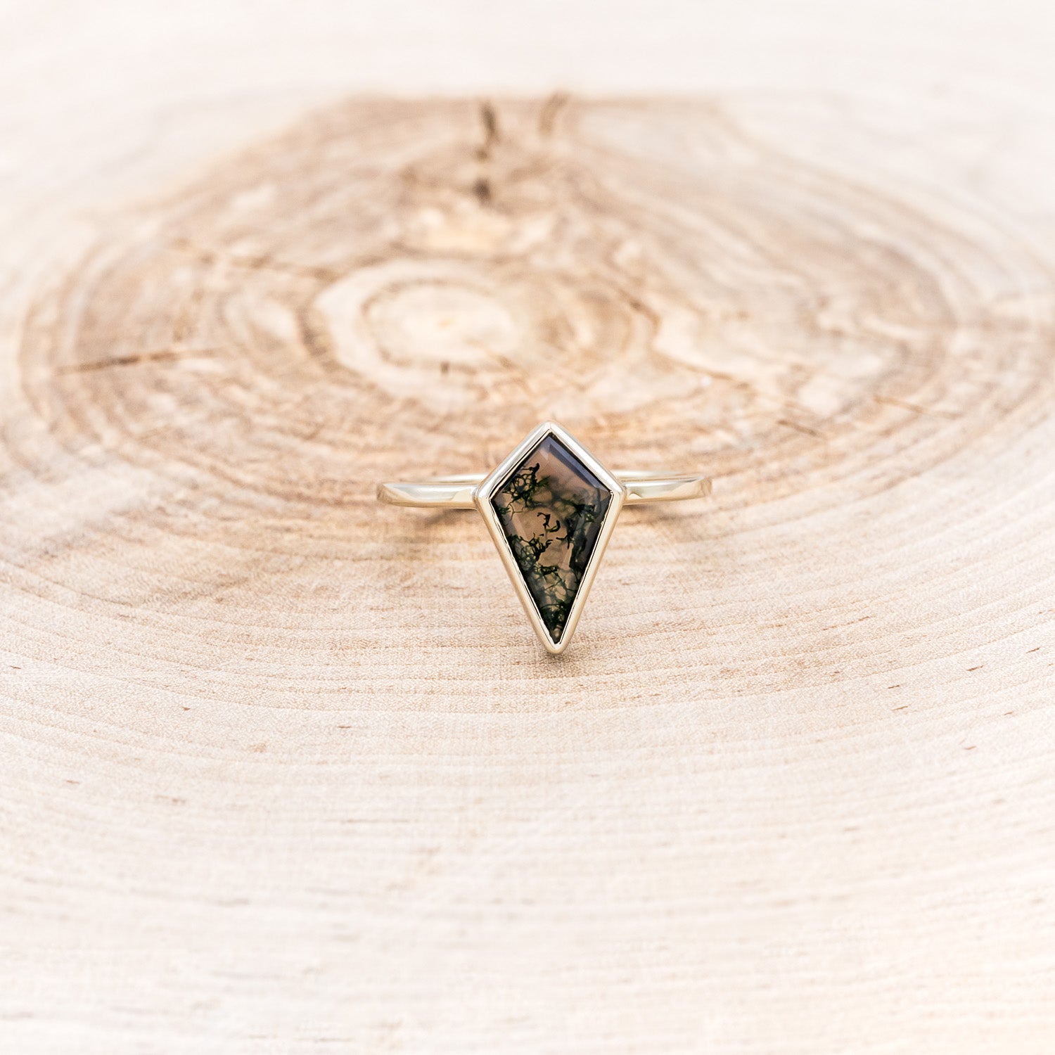 "WILLA" - KITE CUT MOSS AGATE SOLITAIRE ENGAGEMENT RING WITH DIAMOND TRACER-22