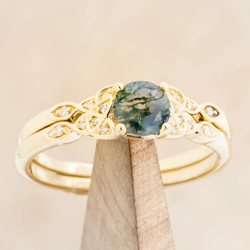 "AIFE" - CELTIC KNOT ENGAGEMENT RING WITH ROUND CENTER STONE-Staghead Designs
