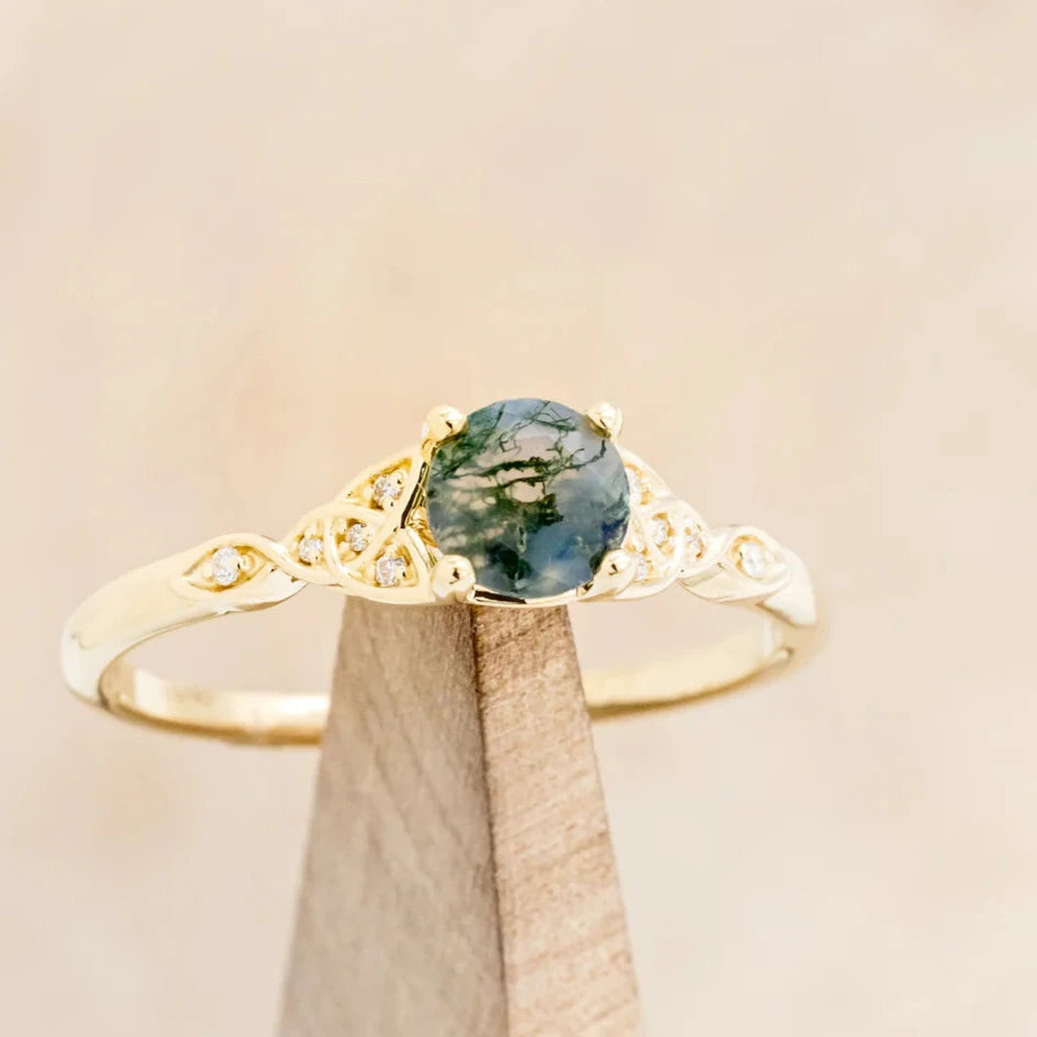 "AIFE" - CELTIC KNOT ENGAGEMENT RING WITH ROUND CENTER STONE-Staghead Designs