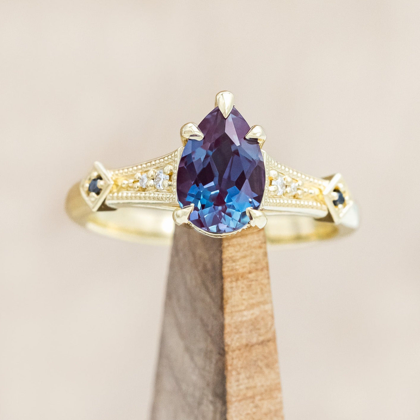 "ANNORA" - PEAR CUT LAB-GROWN ALEXANDRITE ENGAGEMENT RING WITH DIAMOND ACCENTS-Staghead Designs