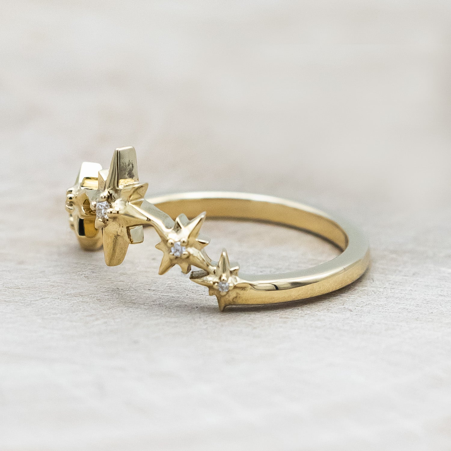 Side view of "Sidra" - celestial style diamond tracer