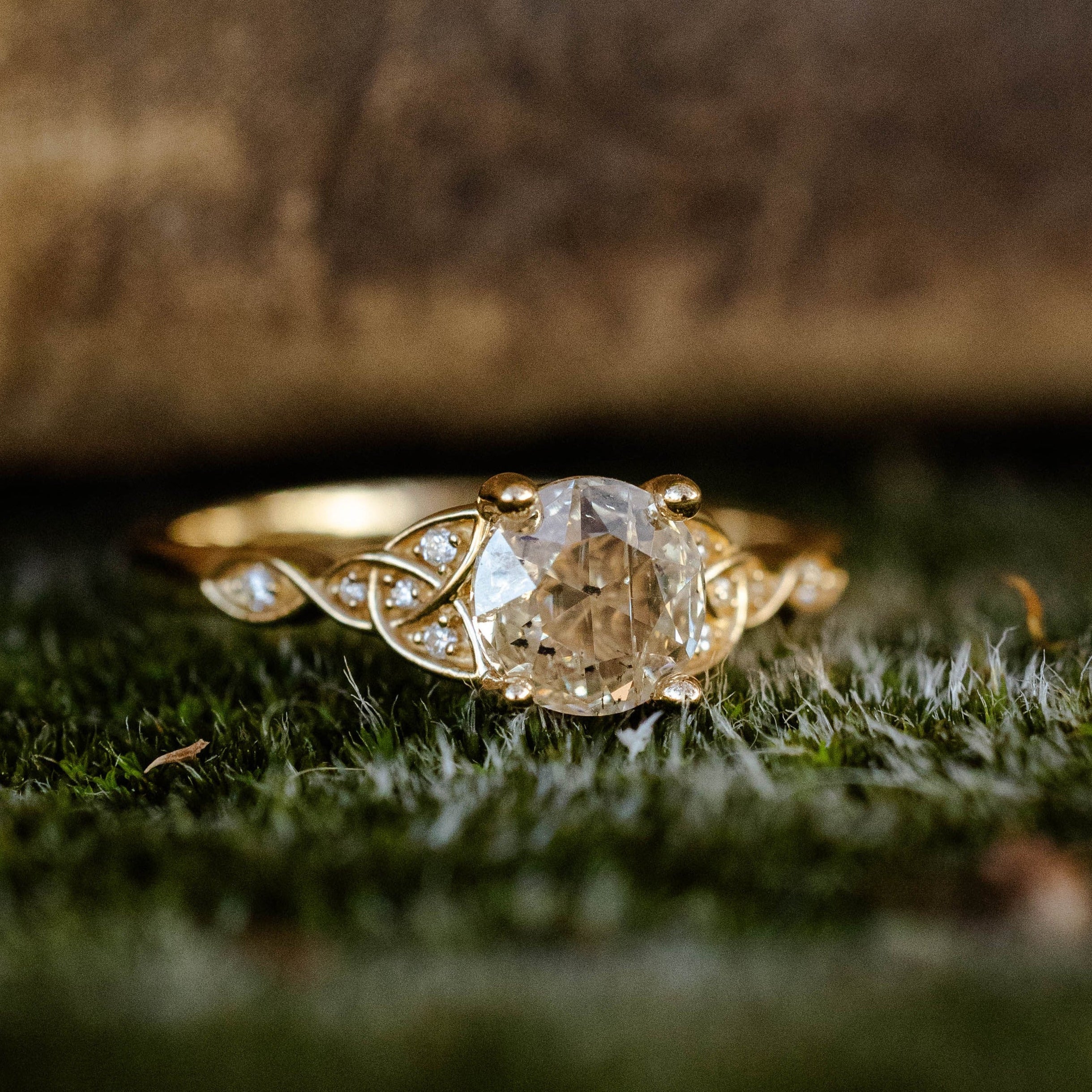 "AIFE" - CELTIC KNOT DESIGNED ENGAGEMENT RING WITH A 1.05CT ROUND CUT CHAMPAGNE DIAMOND-Staghead Designs