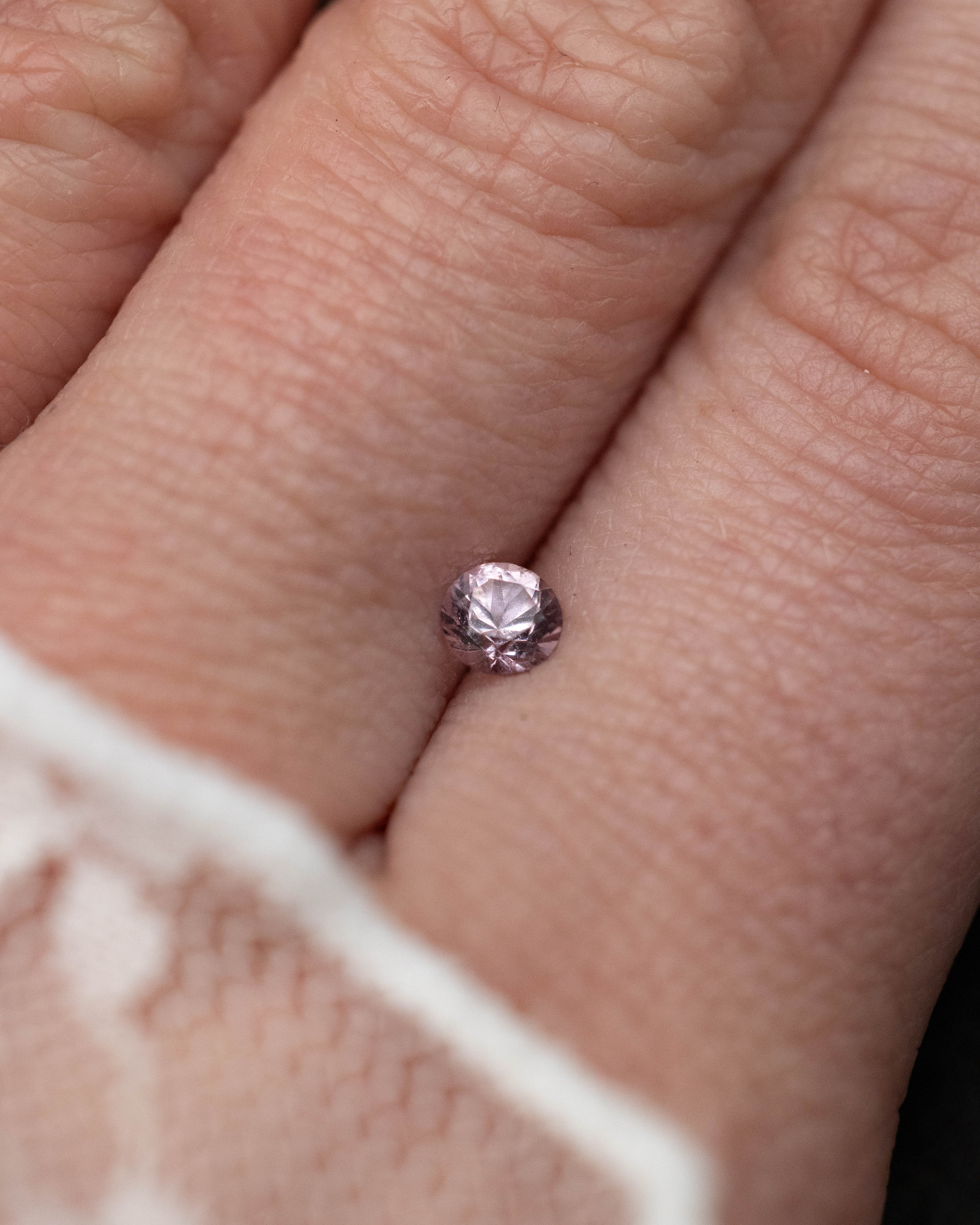 0.35ct 4x3.15mm ROUND CUT PINK DRAGON GARNET-Staghead Designs