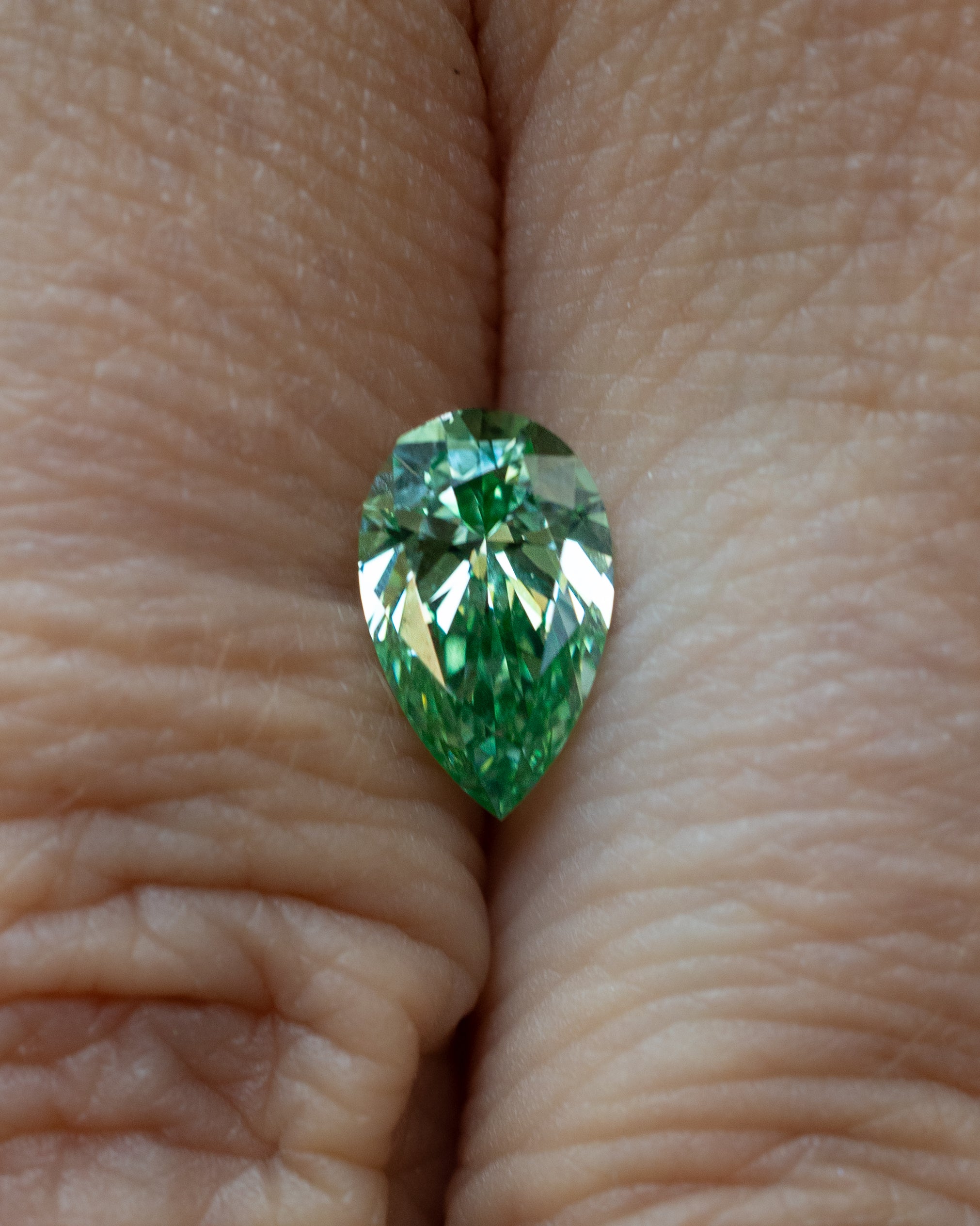 0.91ct 8.63x5.29x3.27mm PEAR FACETED CUT GREEN IRRADIATED DIAMOND - VS1-Staghead Designs